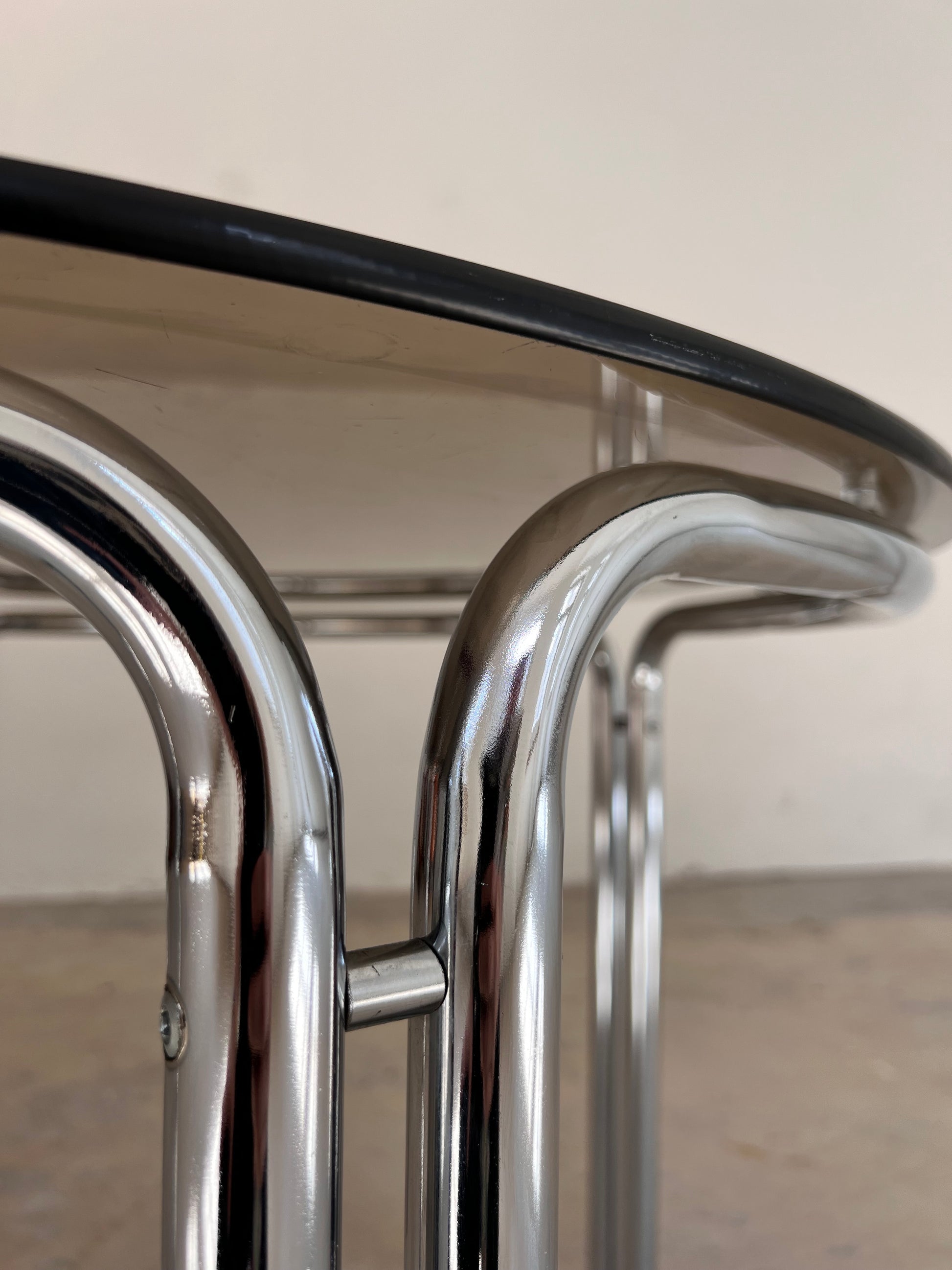 Runder Esstisch Chrom & getöntes Glas