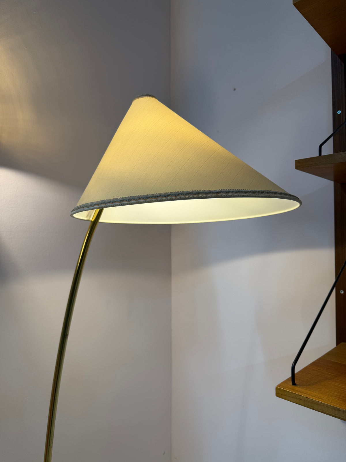 Stehlampe mit Marmorfuß & original Schirm von Rupert Nikoll
