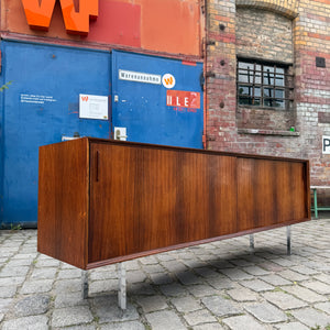 Sideboard Mahagoni mit Schiebetüren & Chromfüßen