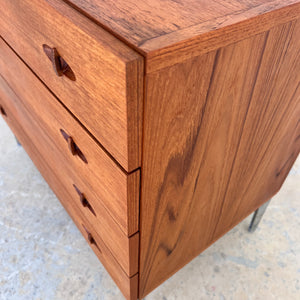Kommode Teak mit neuen Chromfüßen von H. W. Klein für Bramin