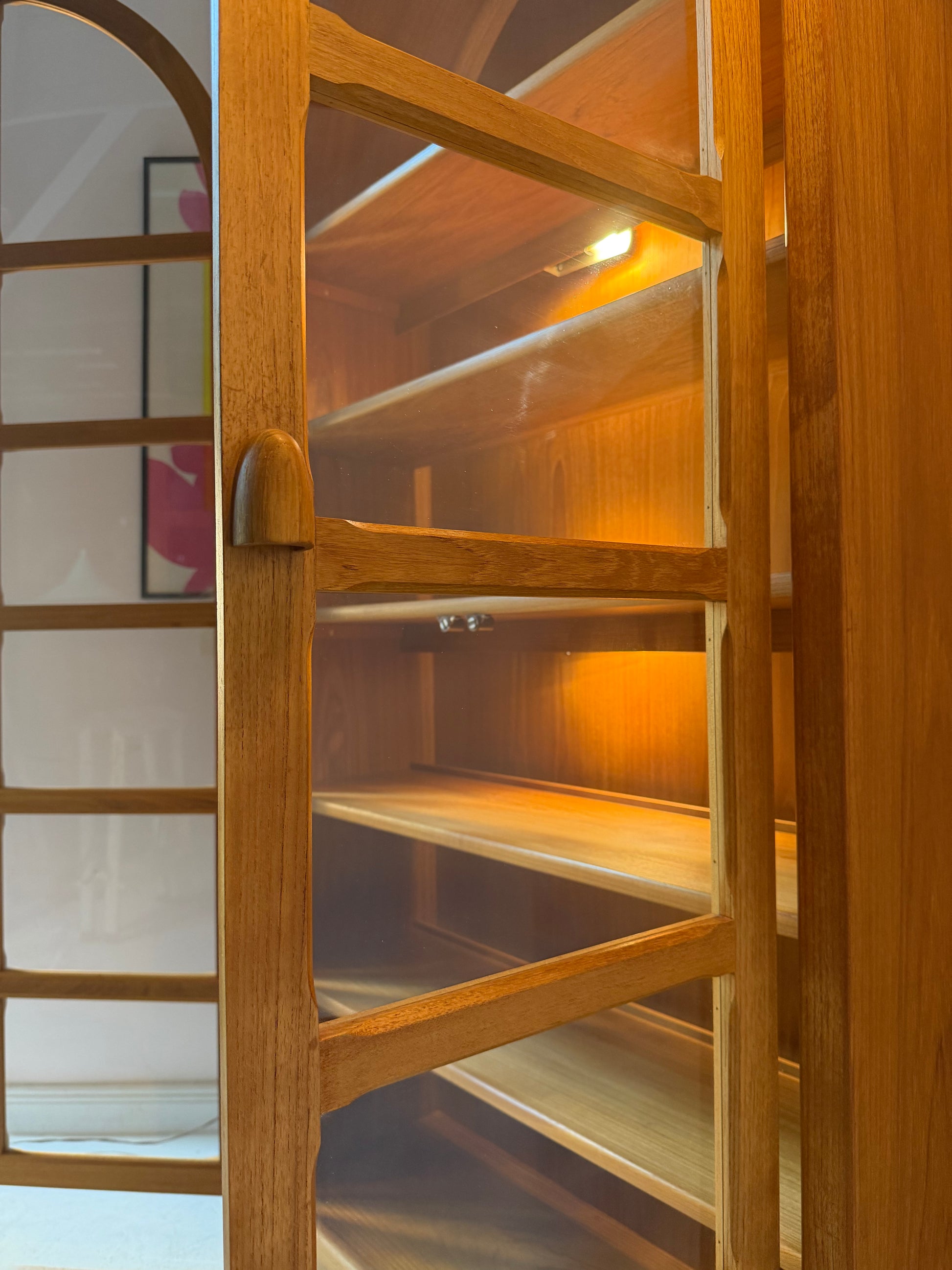 Rundbogen Vitrine Teak von Dyrlund