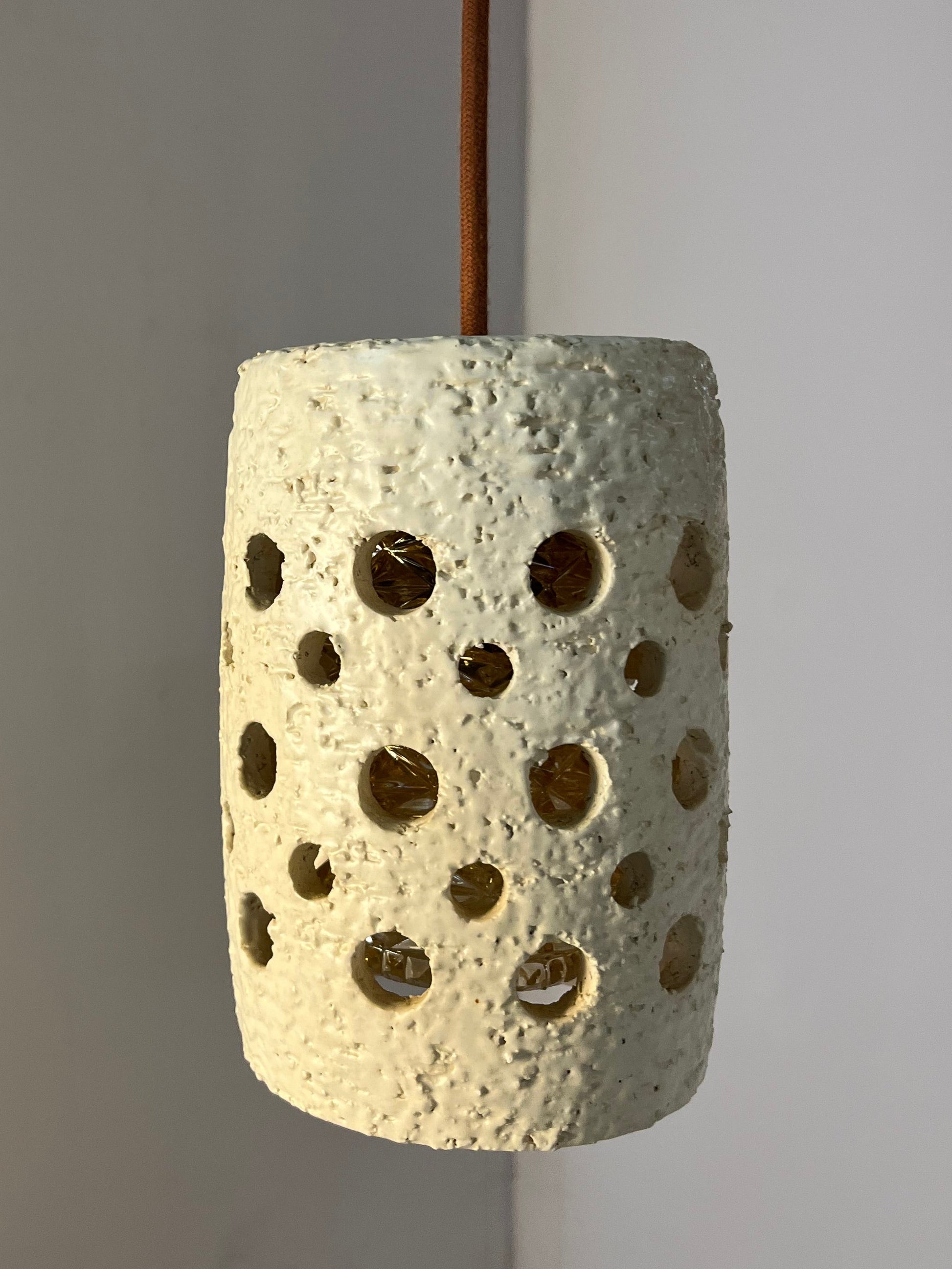 Hängelampe beige Keramik mit Glaseinsatz