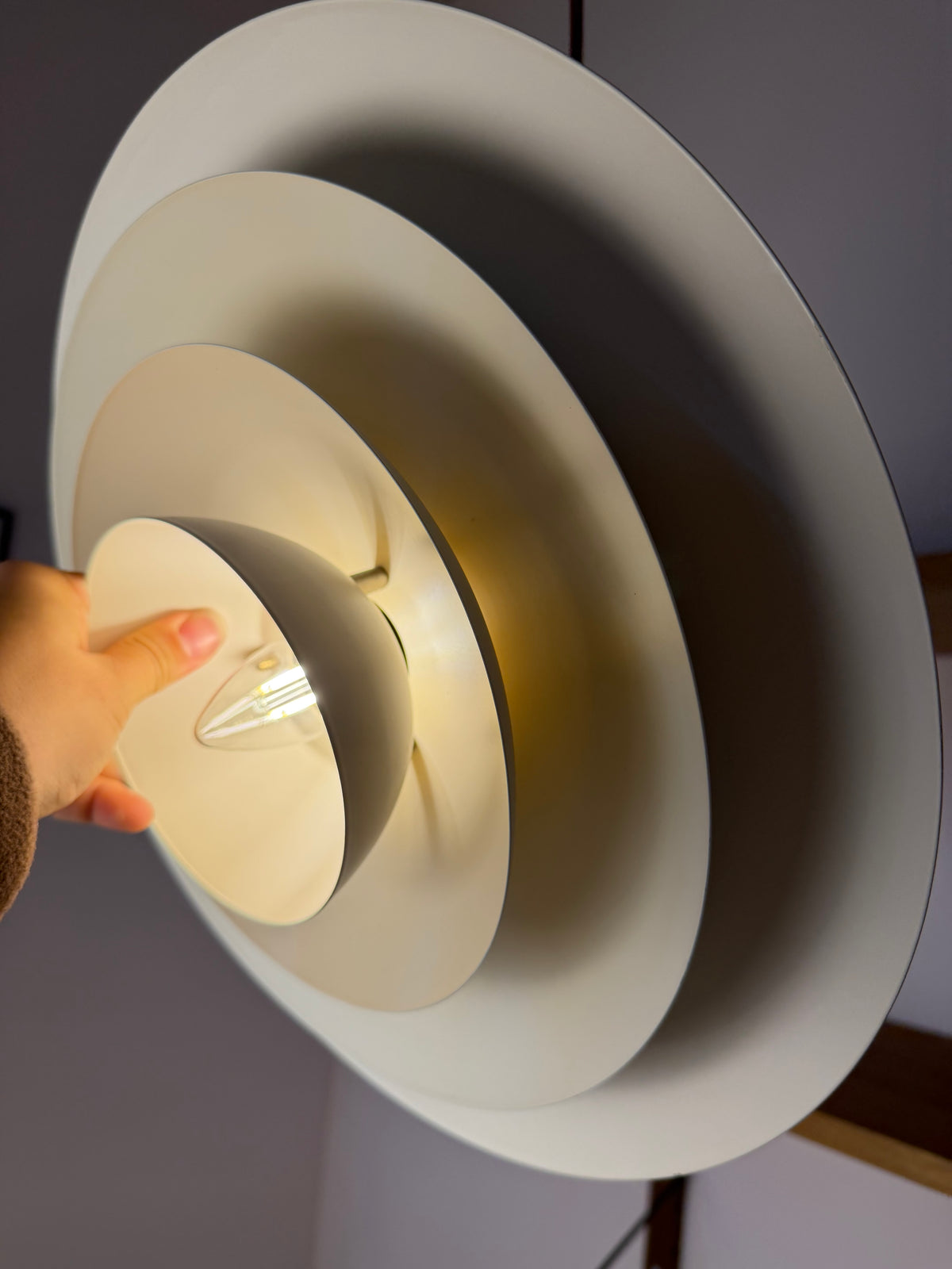 Lamellenlampe cremeweiß aus Dänemark