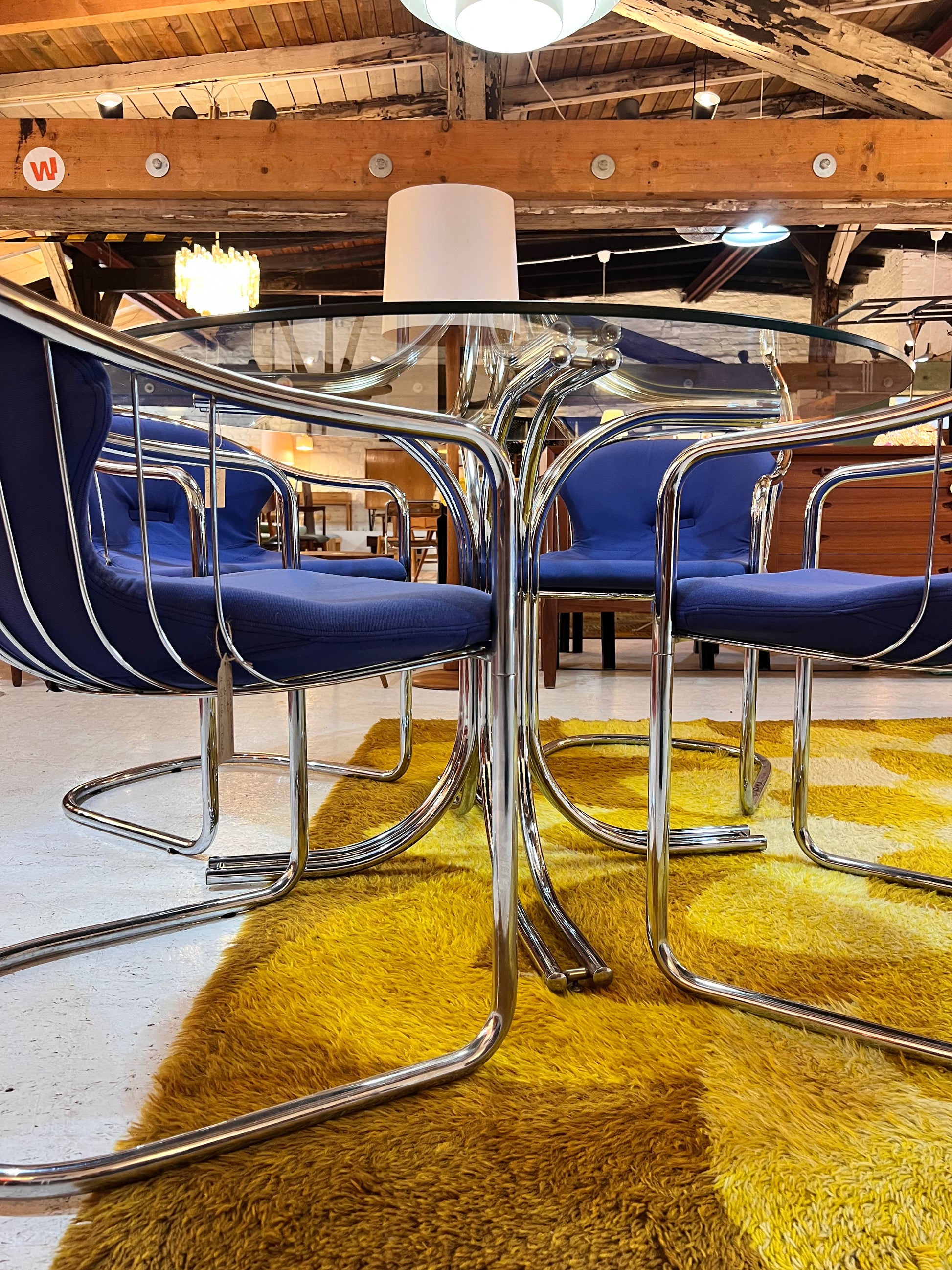 Set: 4x Freischwinger Chrom blau und runder Glastisch von Gastone Rinaldi für Alma