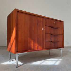 Kommode Teak mit neuen Chromfüßen von Werner Ortlepp