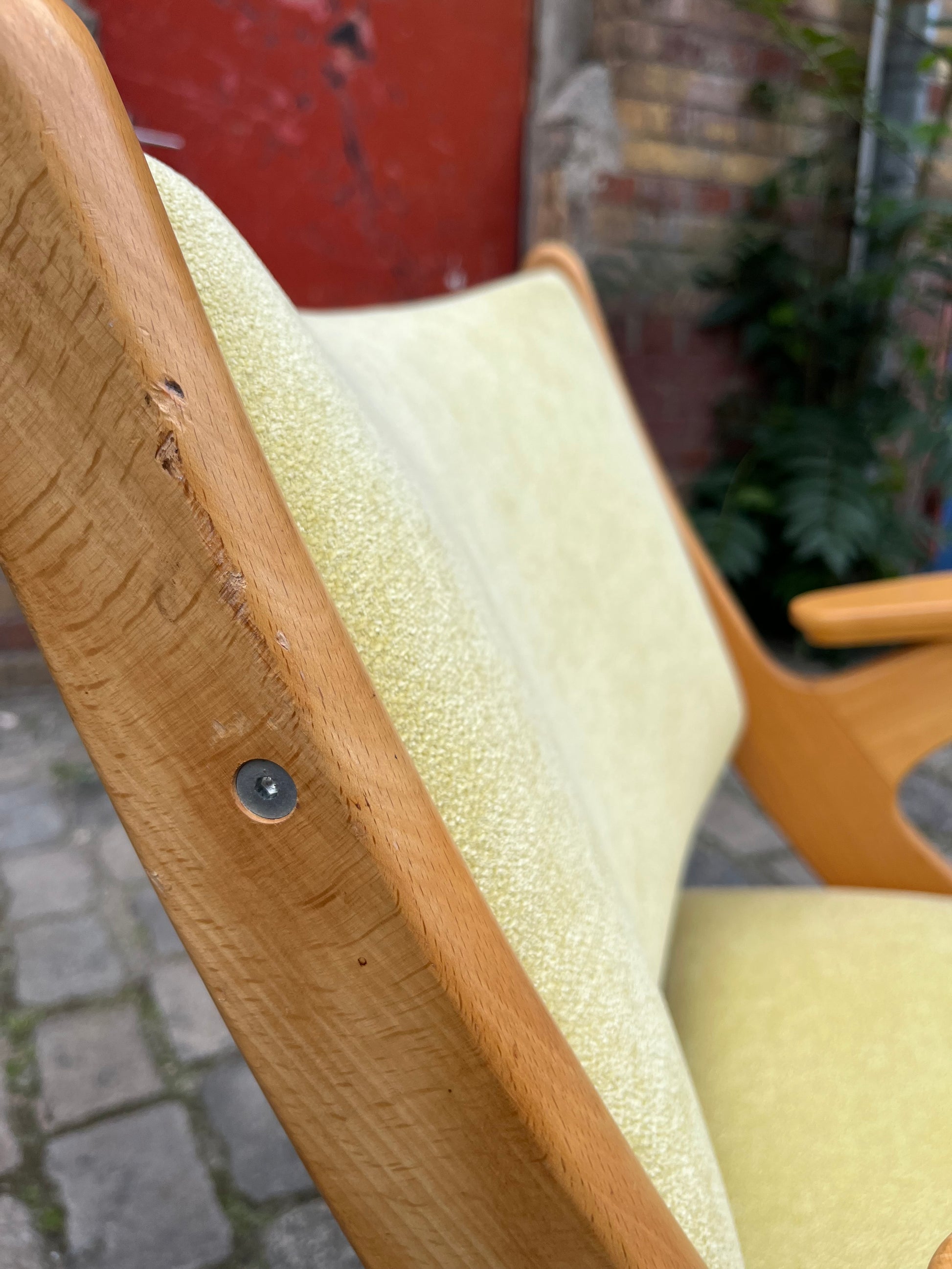 Sessel Z limettengrün neu gepolstert