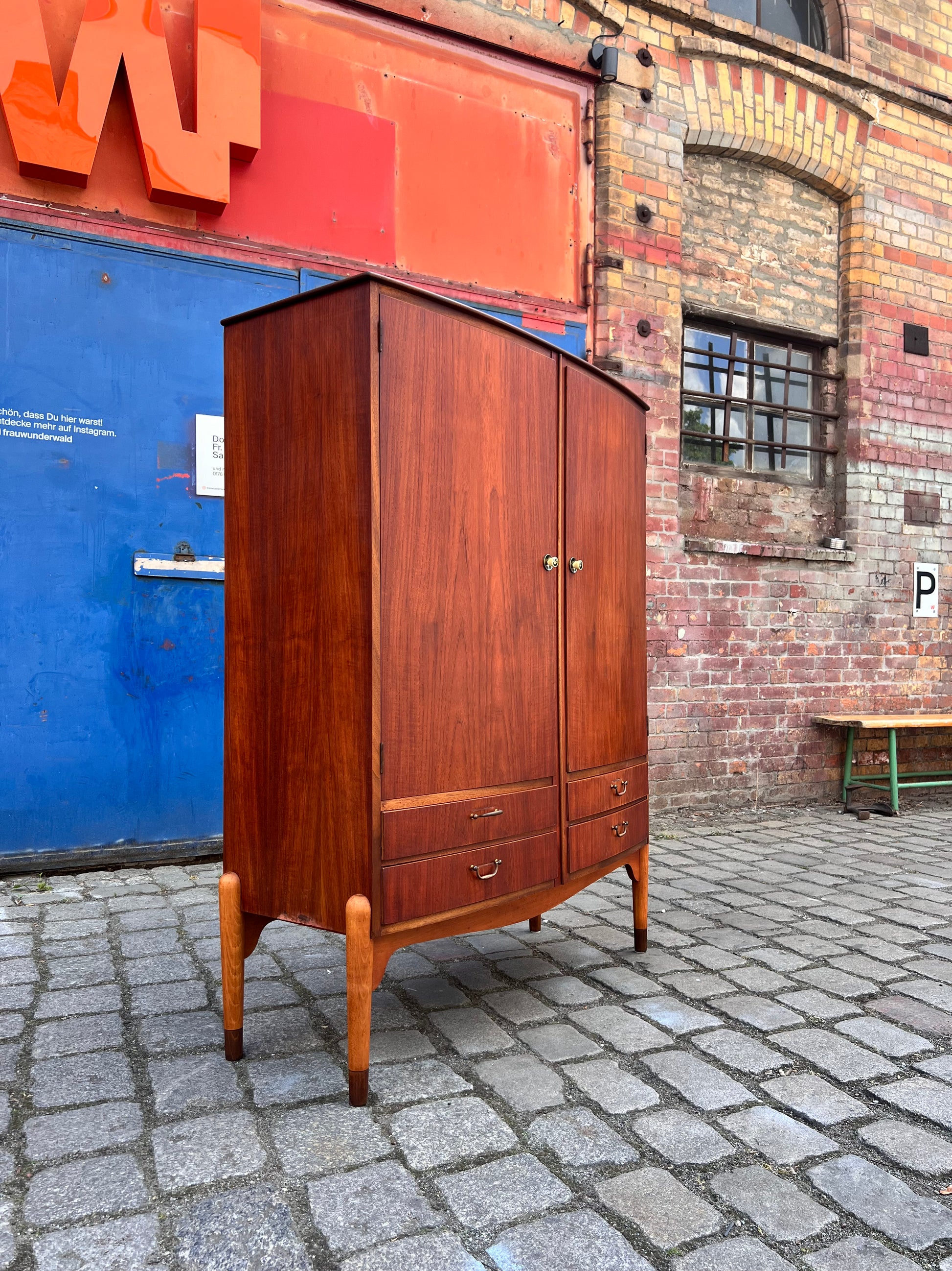 Schrank halbrund Teak aus Dänemark