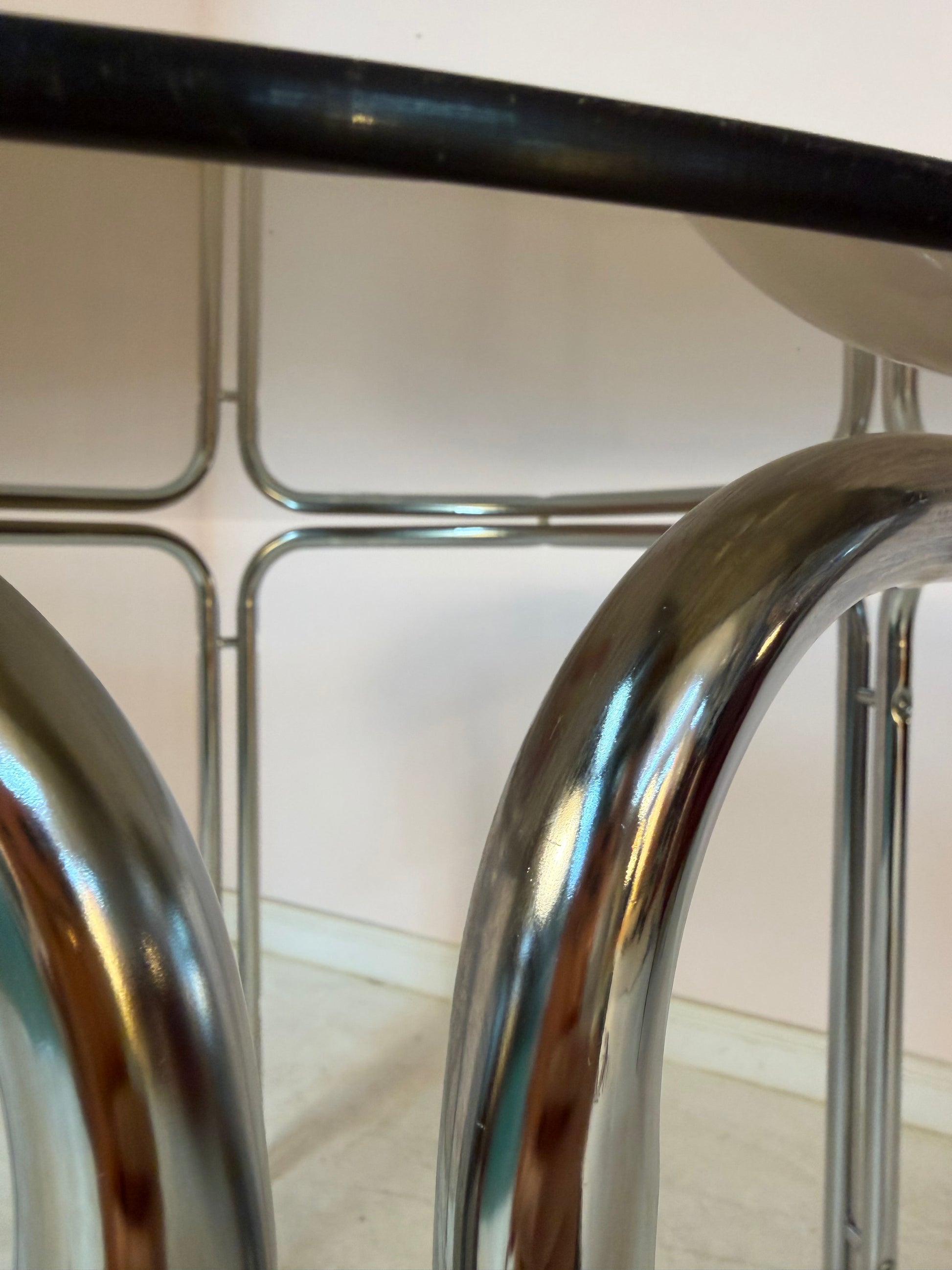 Esstisch Chrom und Rauchglas rund