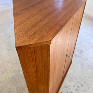 Eckschrank Teak mit Schloss aus Dänemark