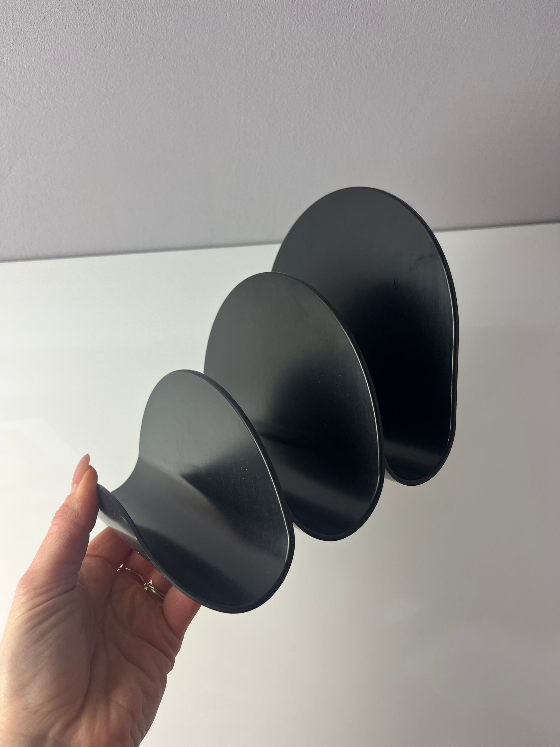 Briefhalter schwarz 70er Space Age Ära