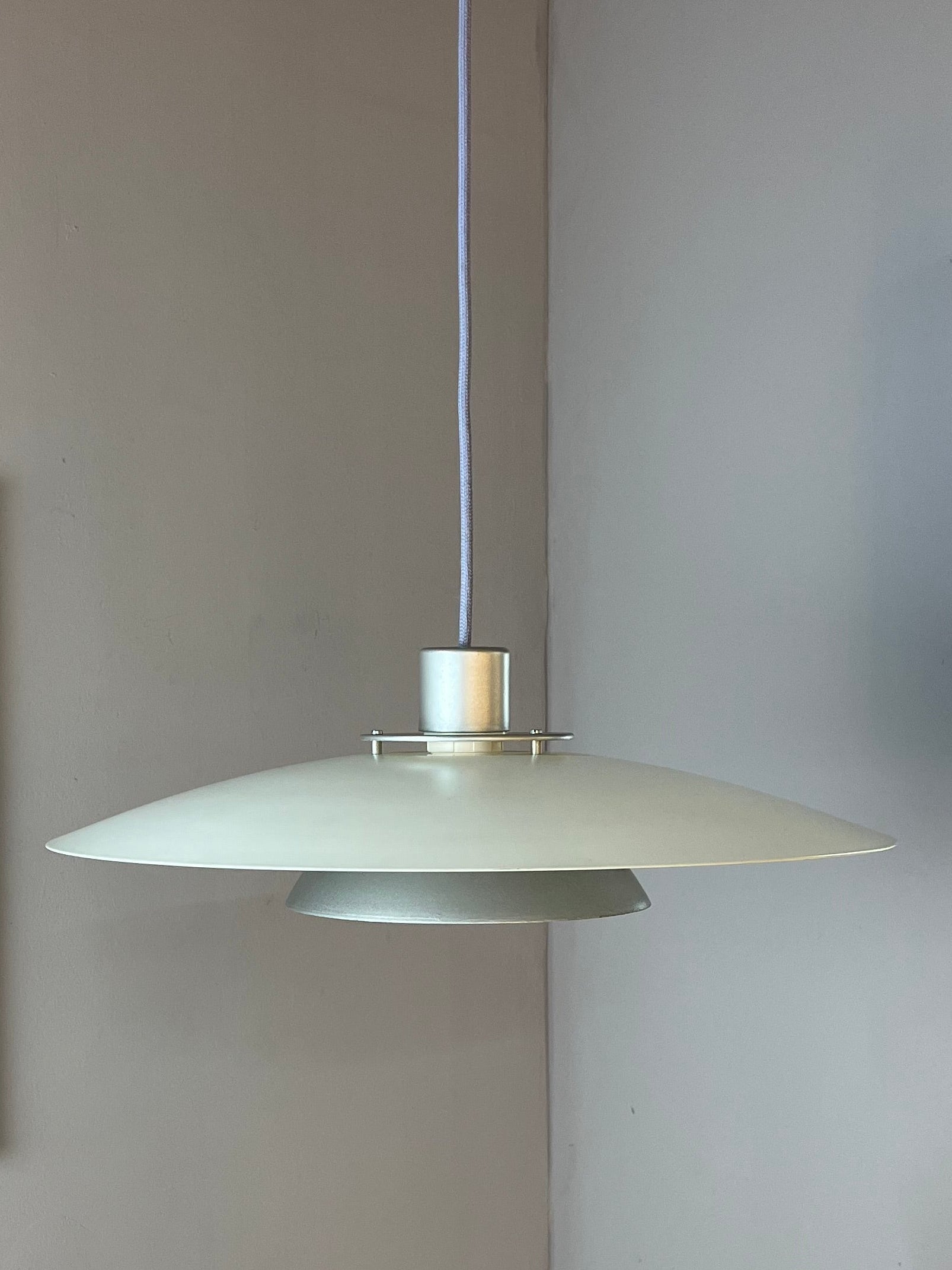 Lamellenlampe weiß silber von Design Light