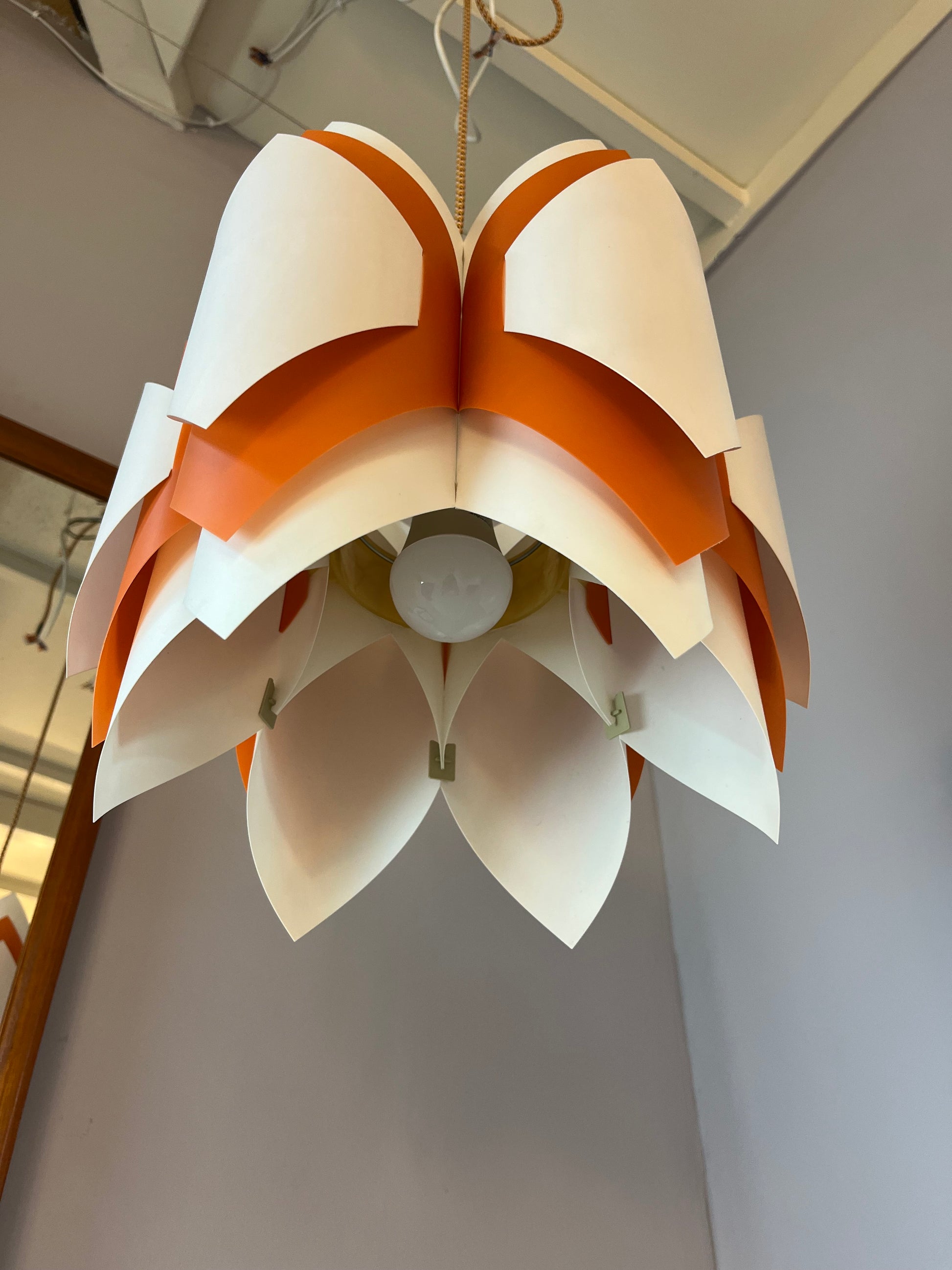 Hängelampe Ballet orange weiß von Lars Schiøler für P.J. Høyrup