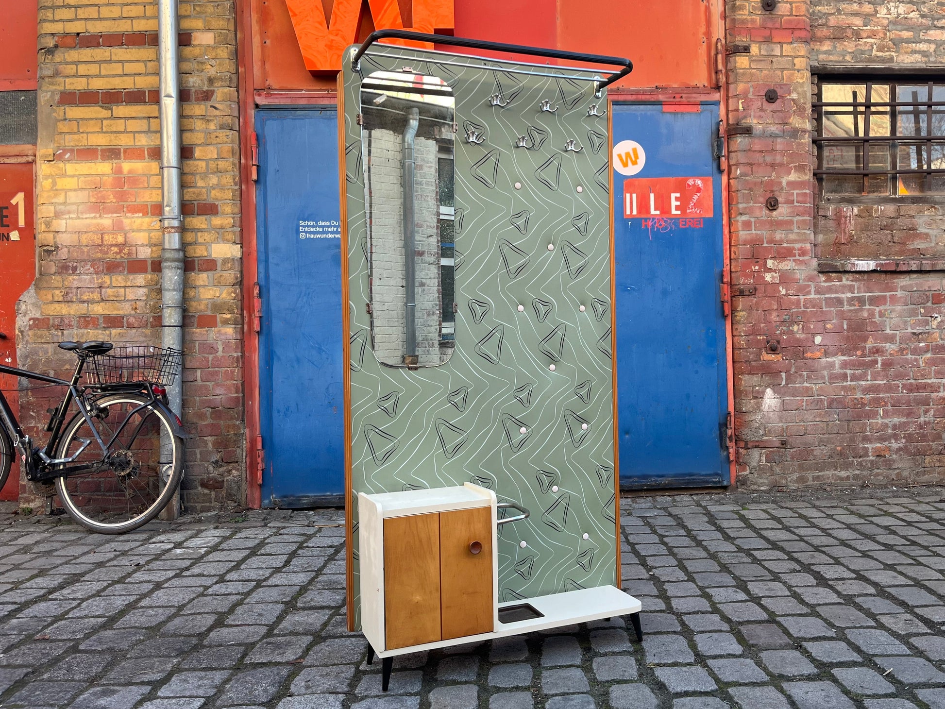 Wandgarderobe mintgrün mit Spiegel, Schrank & Schirmständer