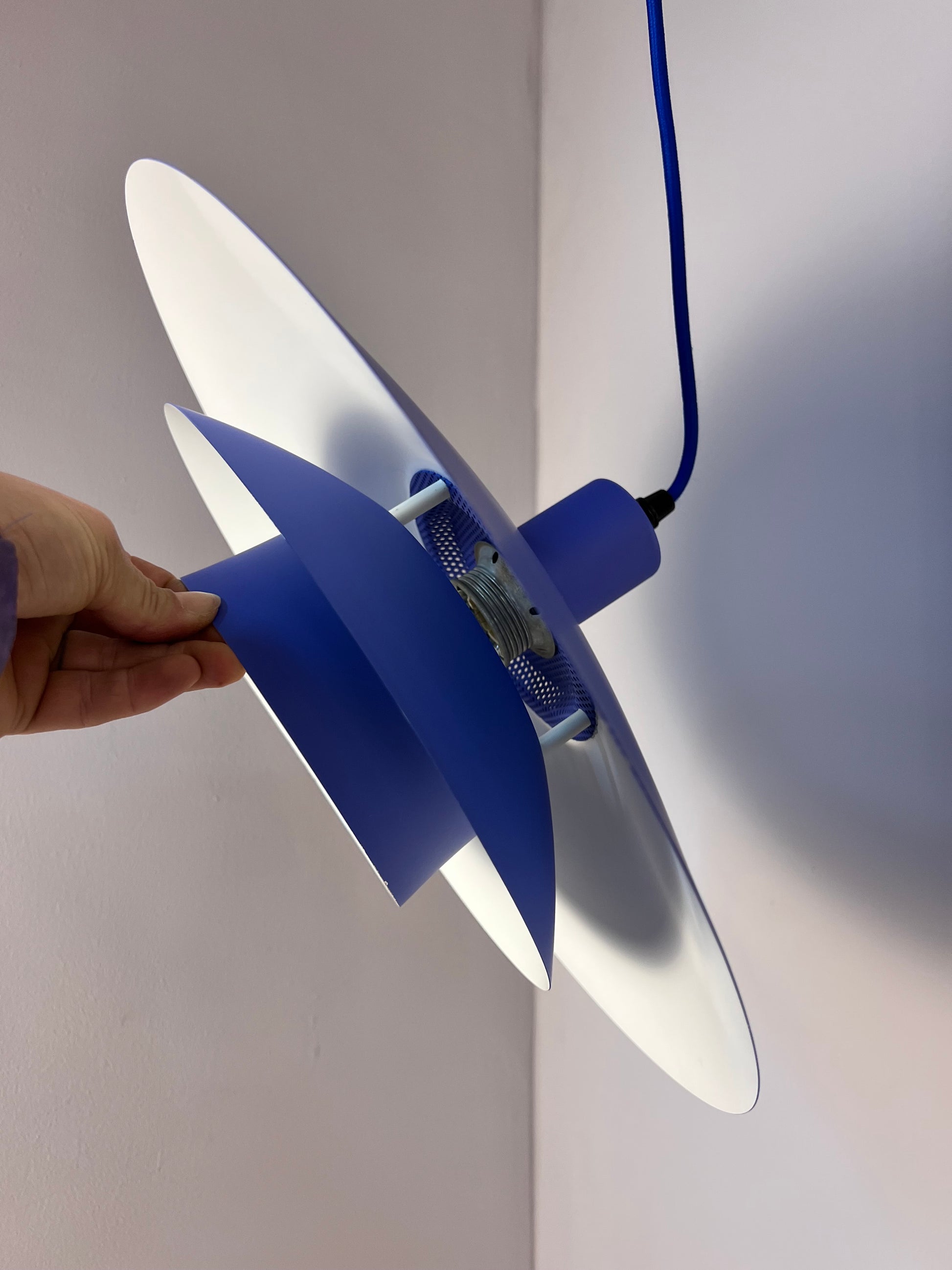 Lamellenlampe Donau blau von JEKA