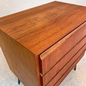 Kommode Teak auf Hairpinlegs von IDEE Möbel