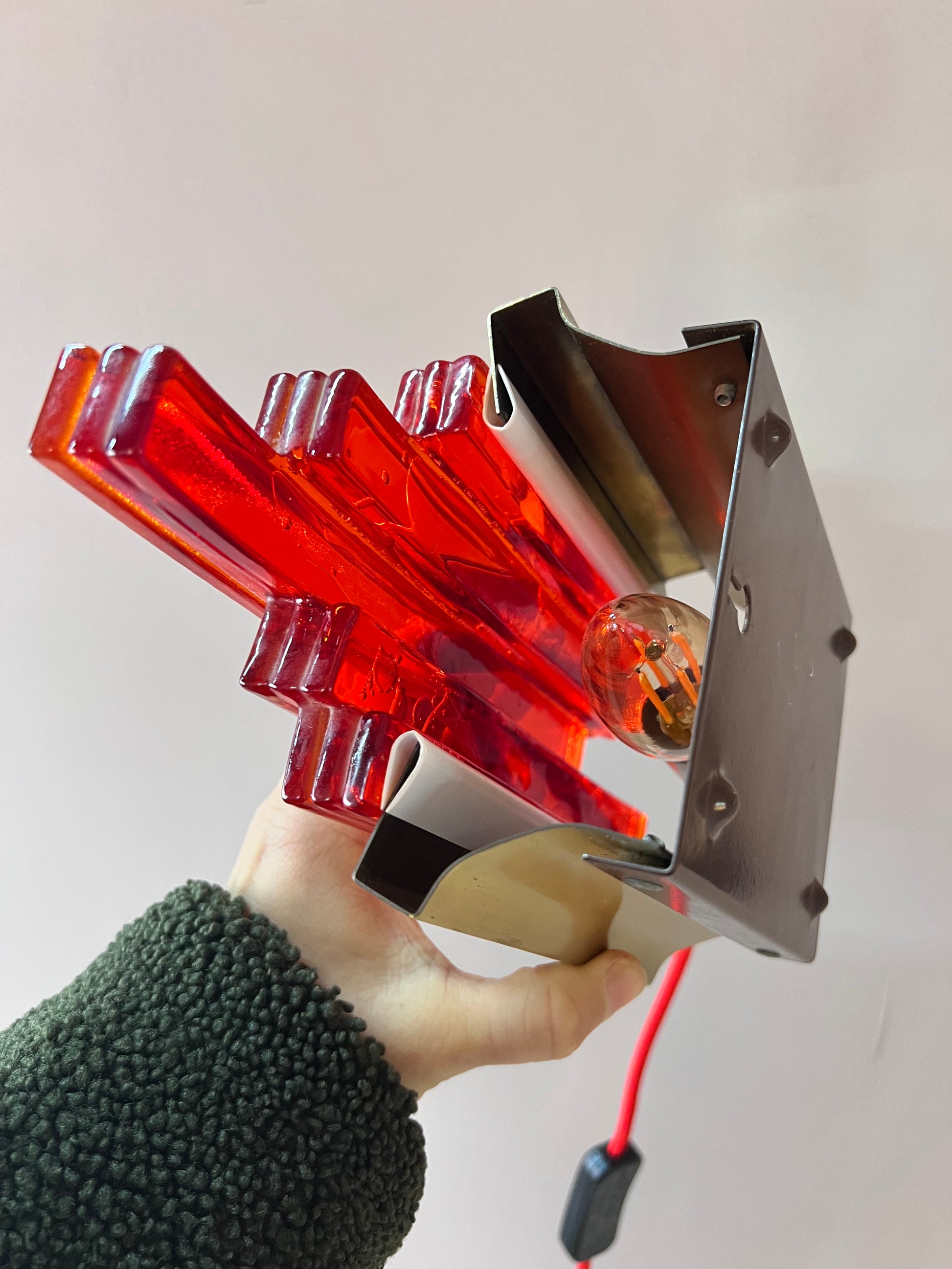 Wandlampe rot von Claus Bolby