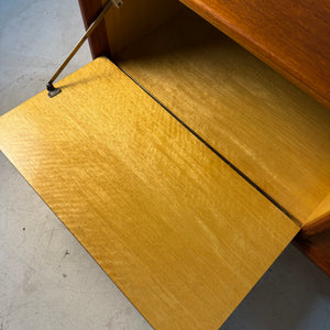 Kleines Lowboard Teak mit neuen Füßen von Riestenpatt