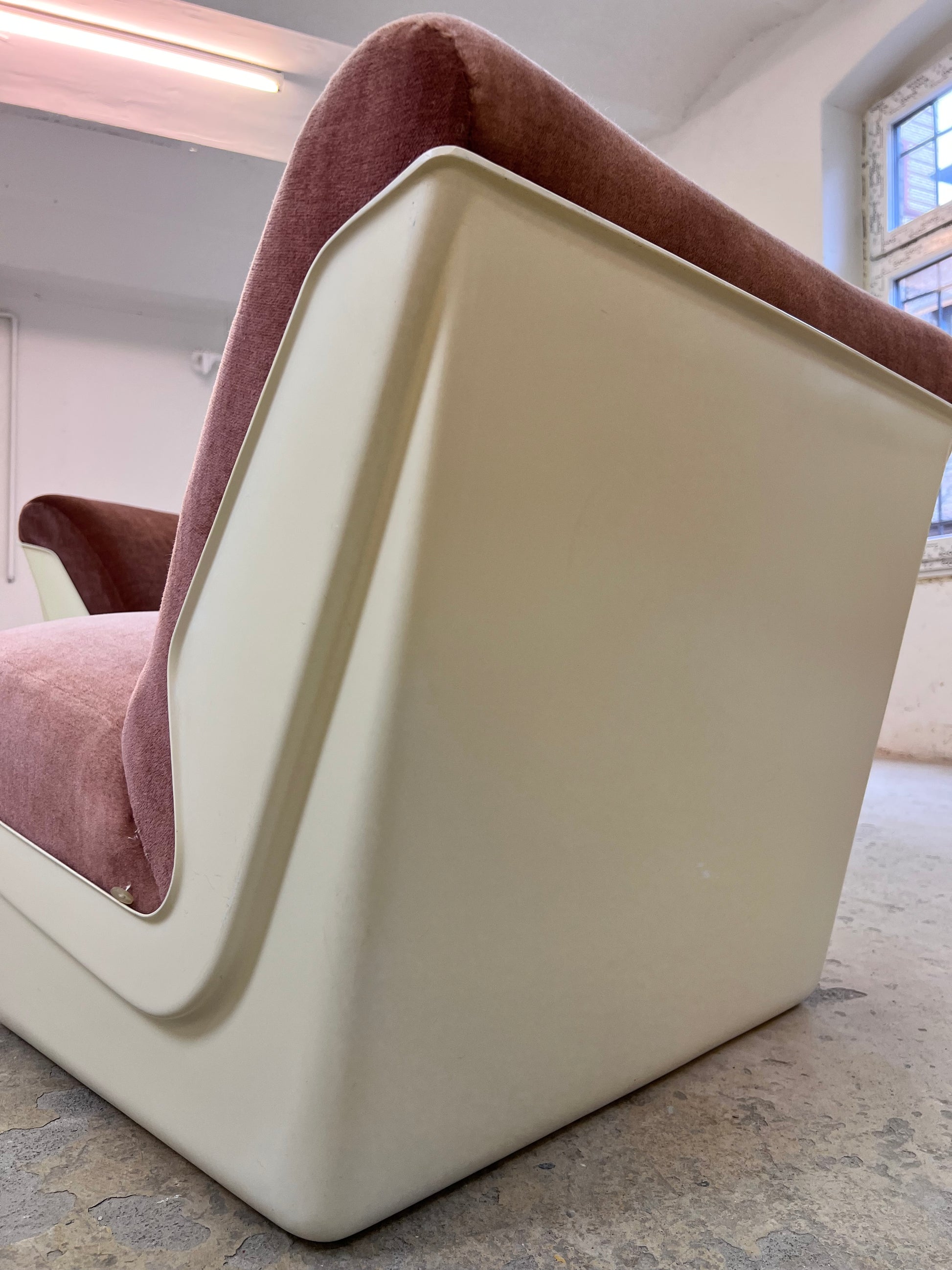 Modularer Schalensessel rosa Samt & Kunststoff