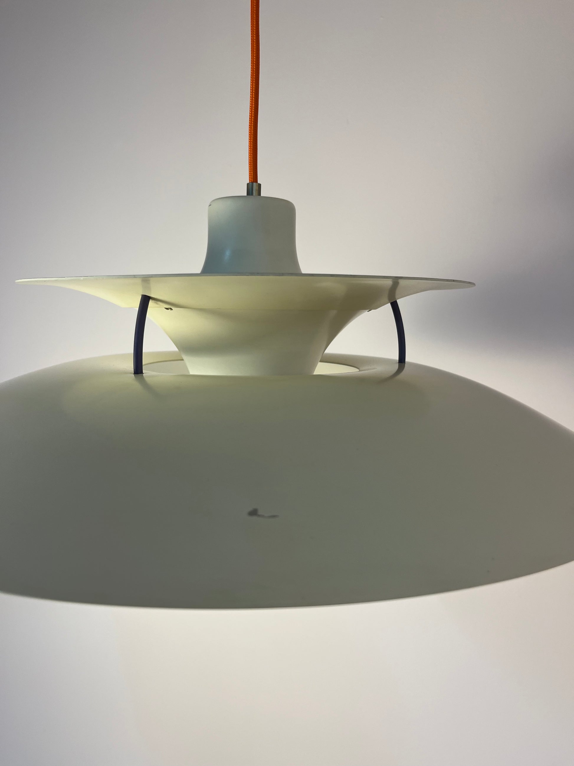 Lamellenlampe PH5 weiß von Poul Henningsen für Louis Poulsen