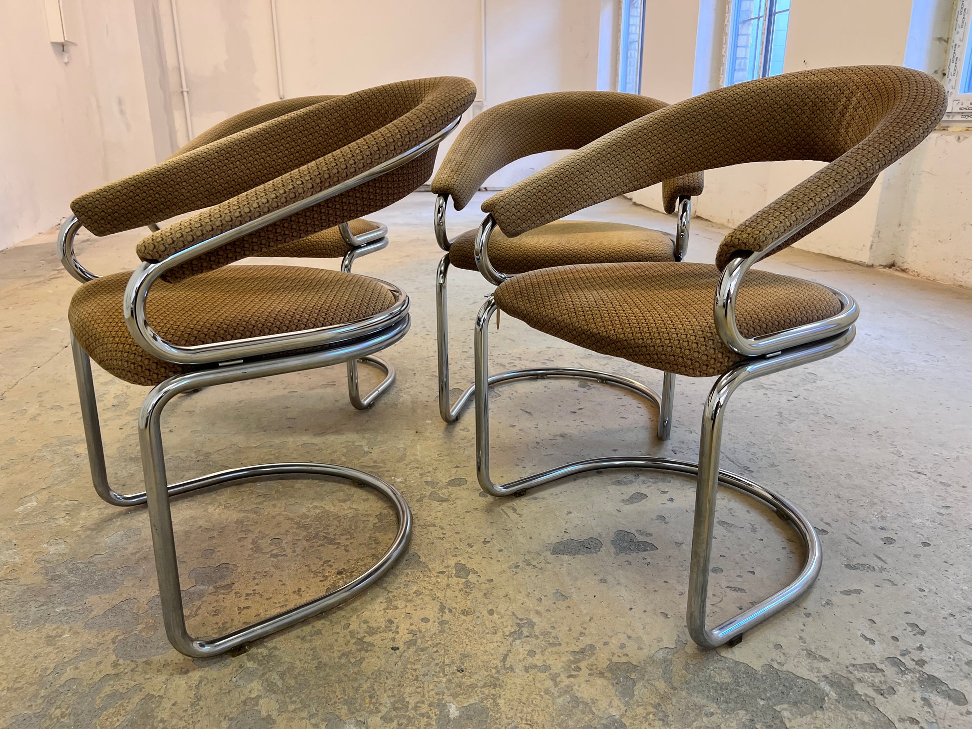 Freischwinger beige Chrom von Giotto Stoppino - Sehr guter Zustand
