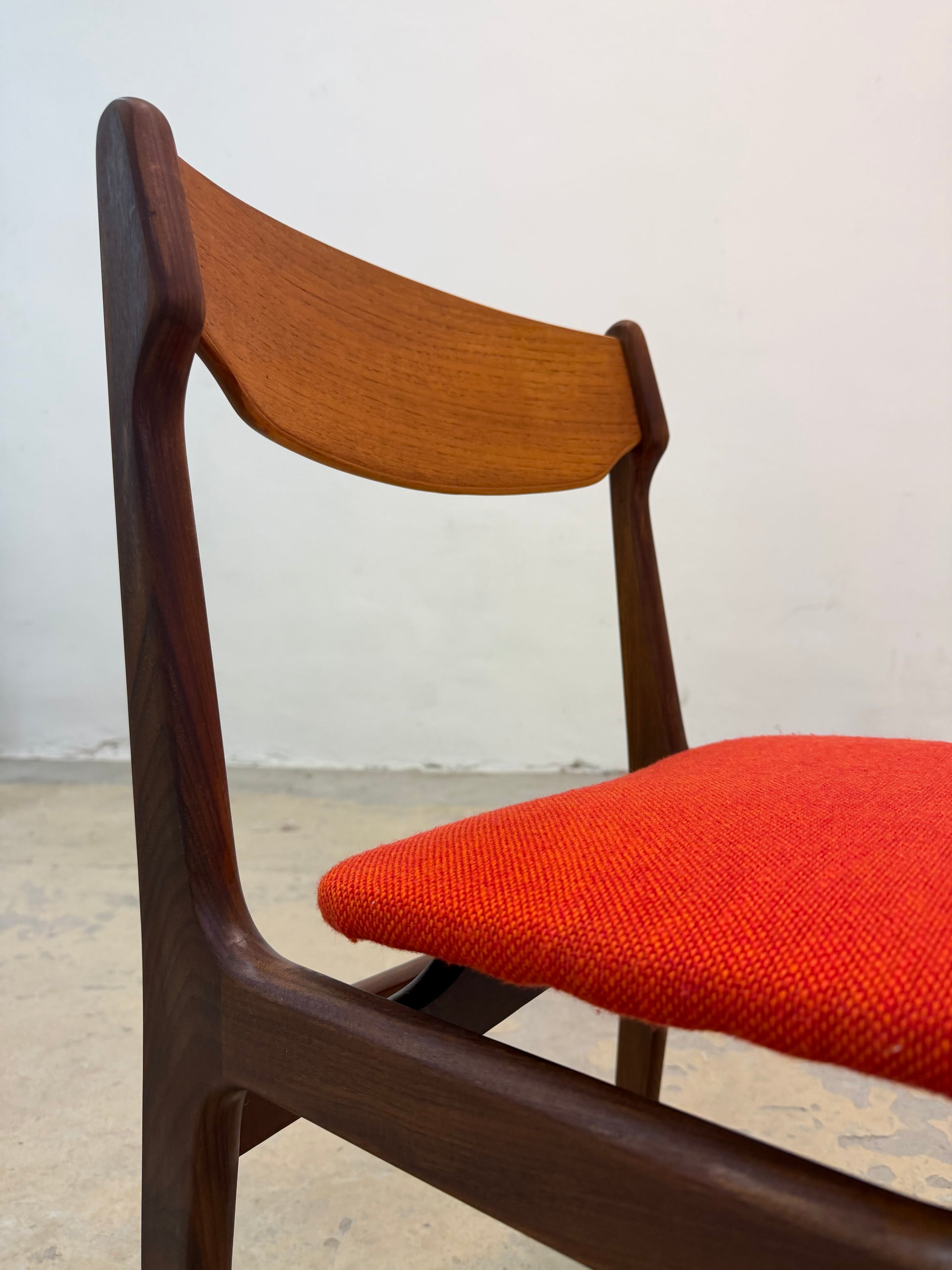 Polsterstuhl Teak orange neu gepolstert von Erik Buch