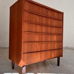 Kommode Teak mit geraden Griffen aus Dänemark