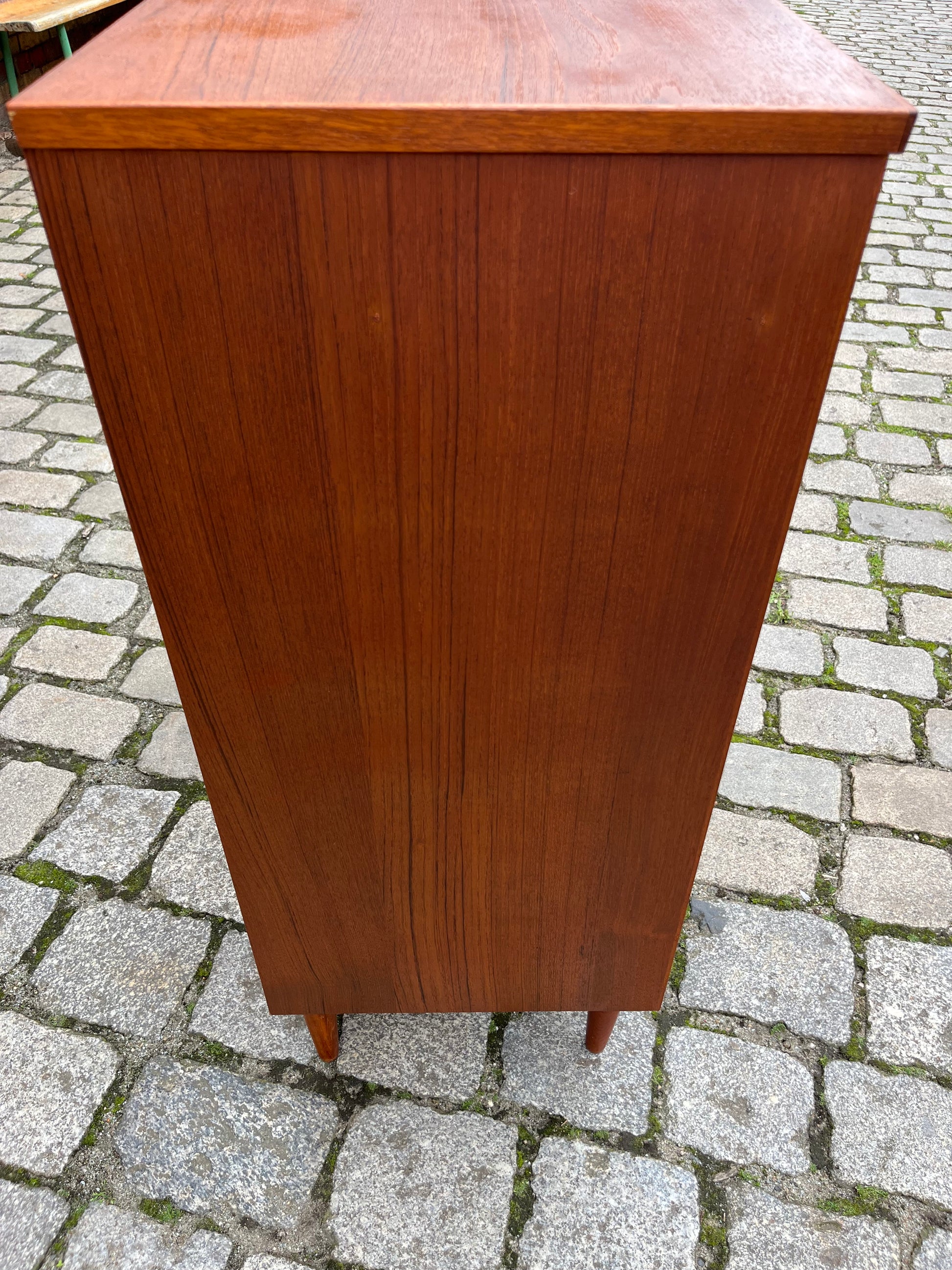 Kommode Teak mit geschwungenen Griffen