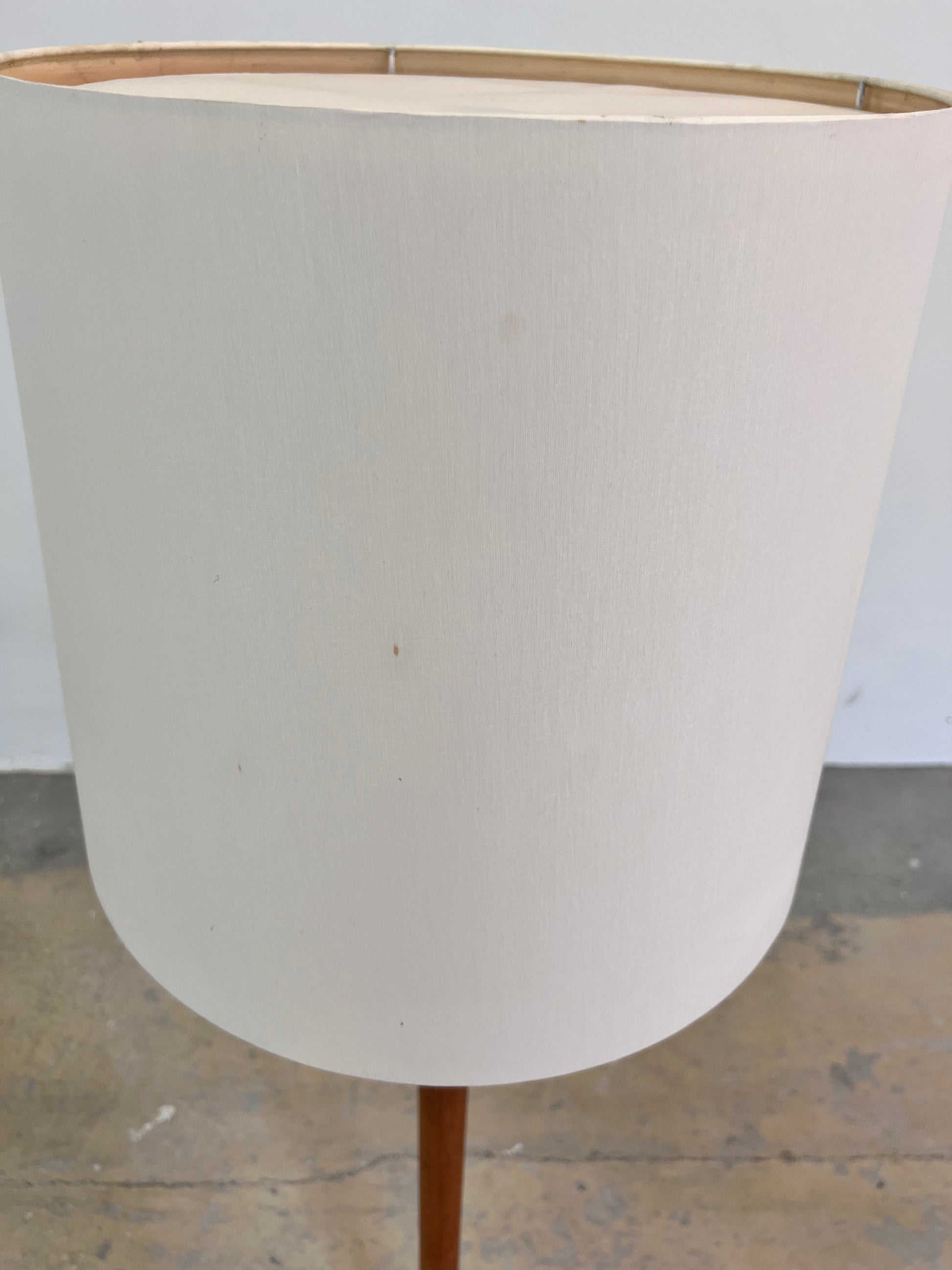 Stehlampe Teak mit Seidenschirm aus Dänemark