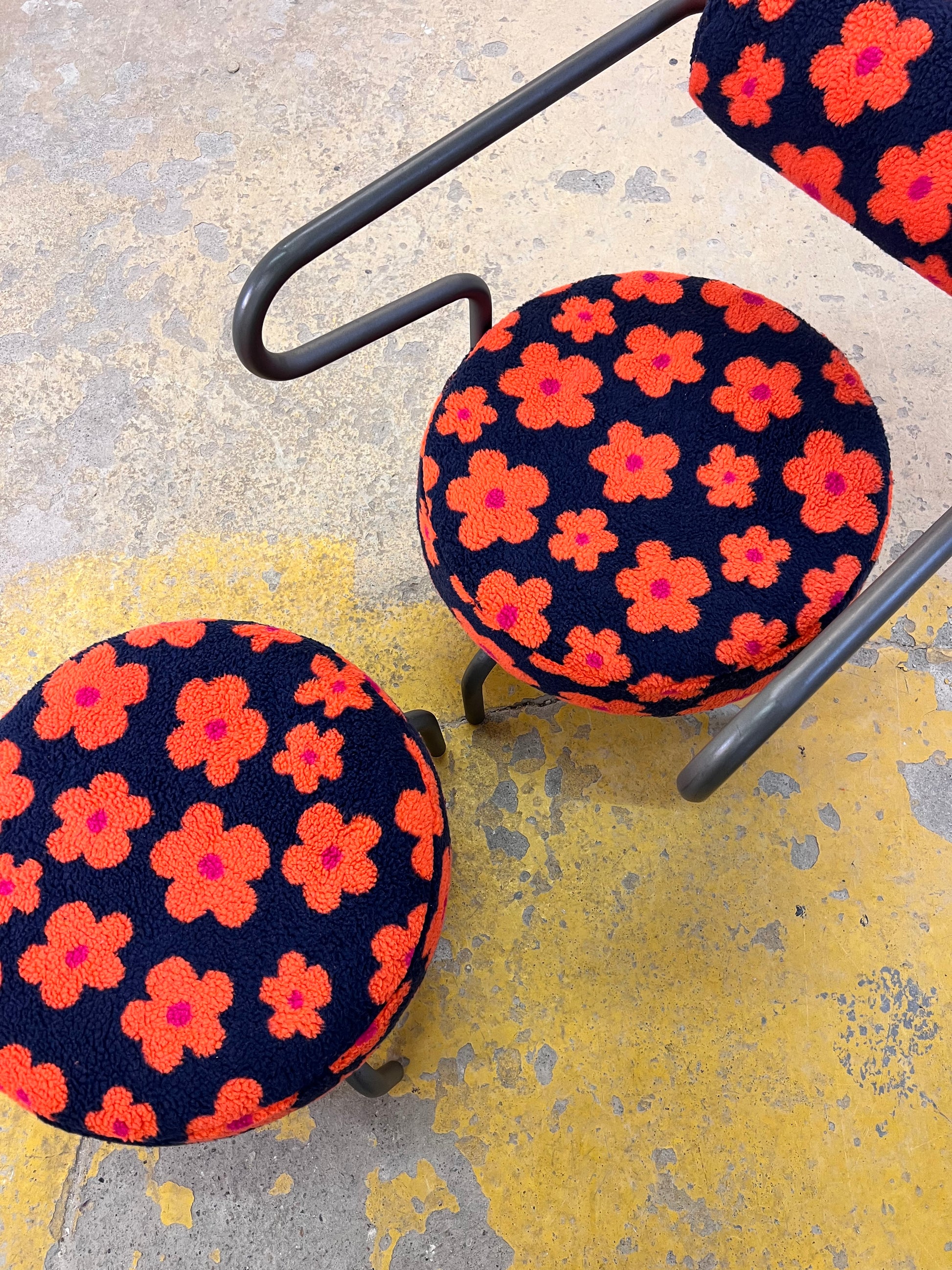 Set: Sessel & Hocker neu gepolstert aus der Serie The Natural Choice von Innovation Randers