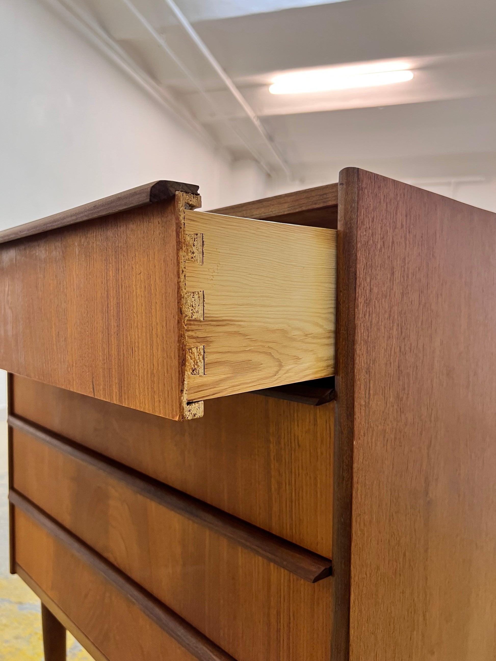 Kommode Nachtschrank Teak mit Schloss aus Dänemark