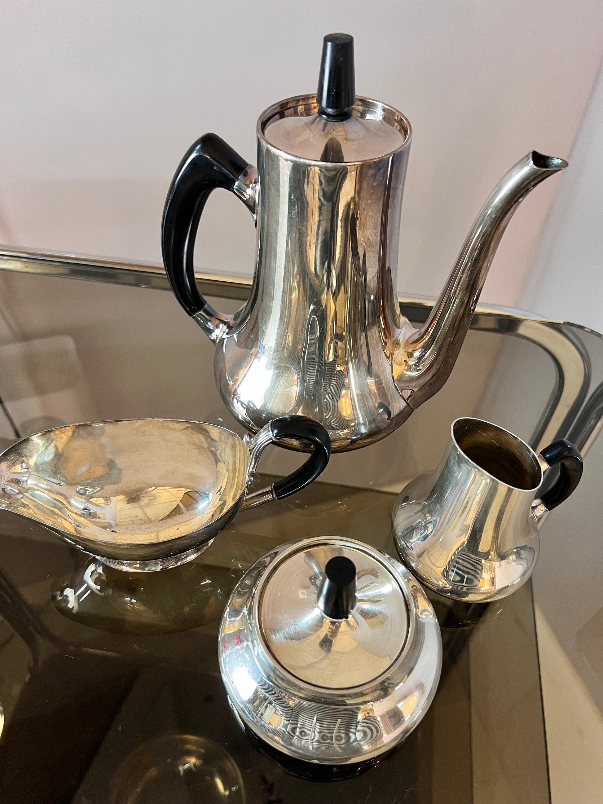 Set: Kanne, Zuckerdose, Milchkännchen & Sauciere Teile EPNS versilbert von Hans Bunde für COHR Denmark
