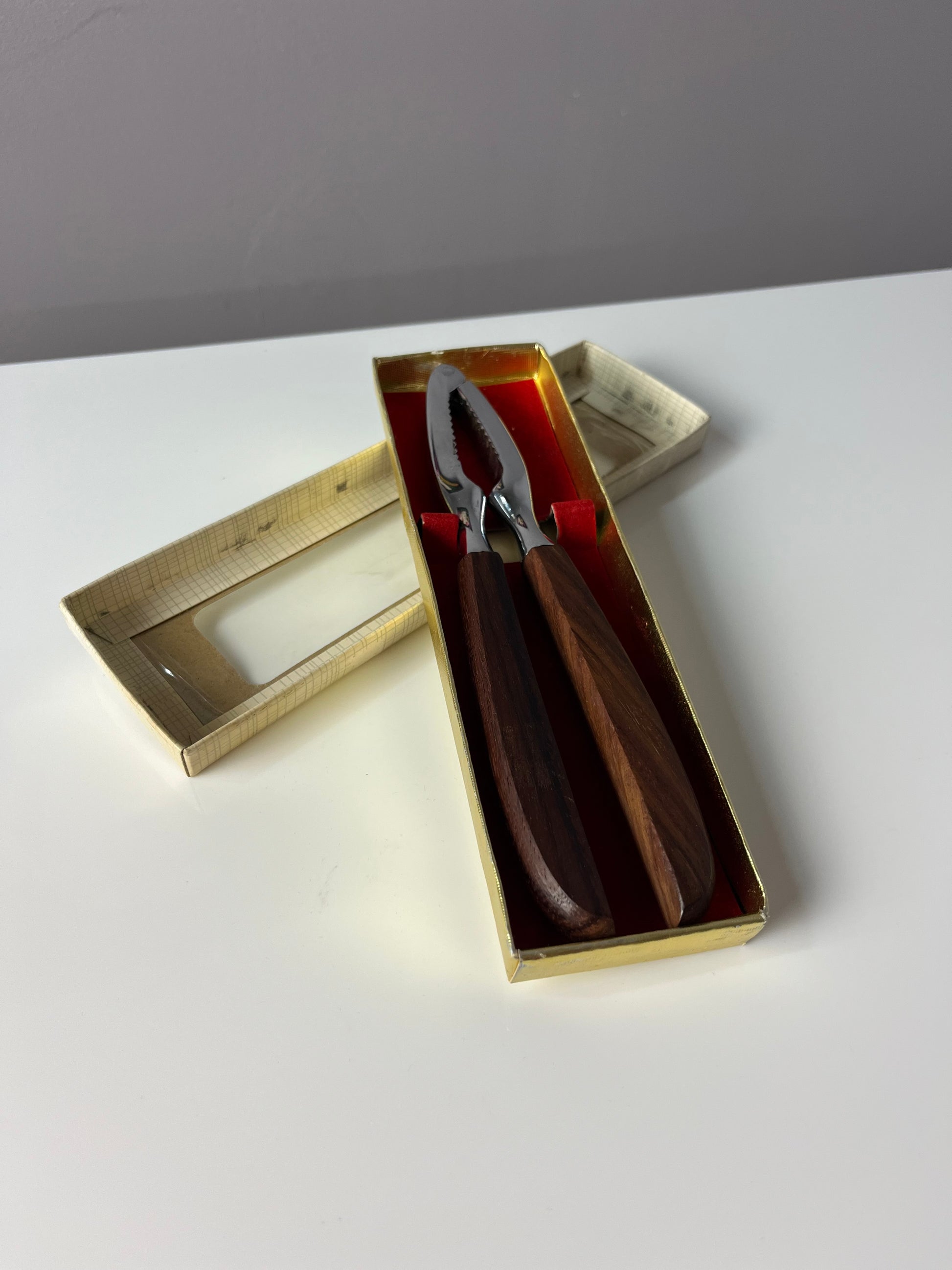 Nussknacker Teak in Originalverpackung