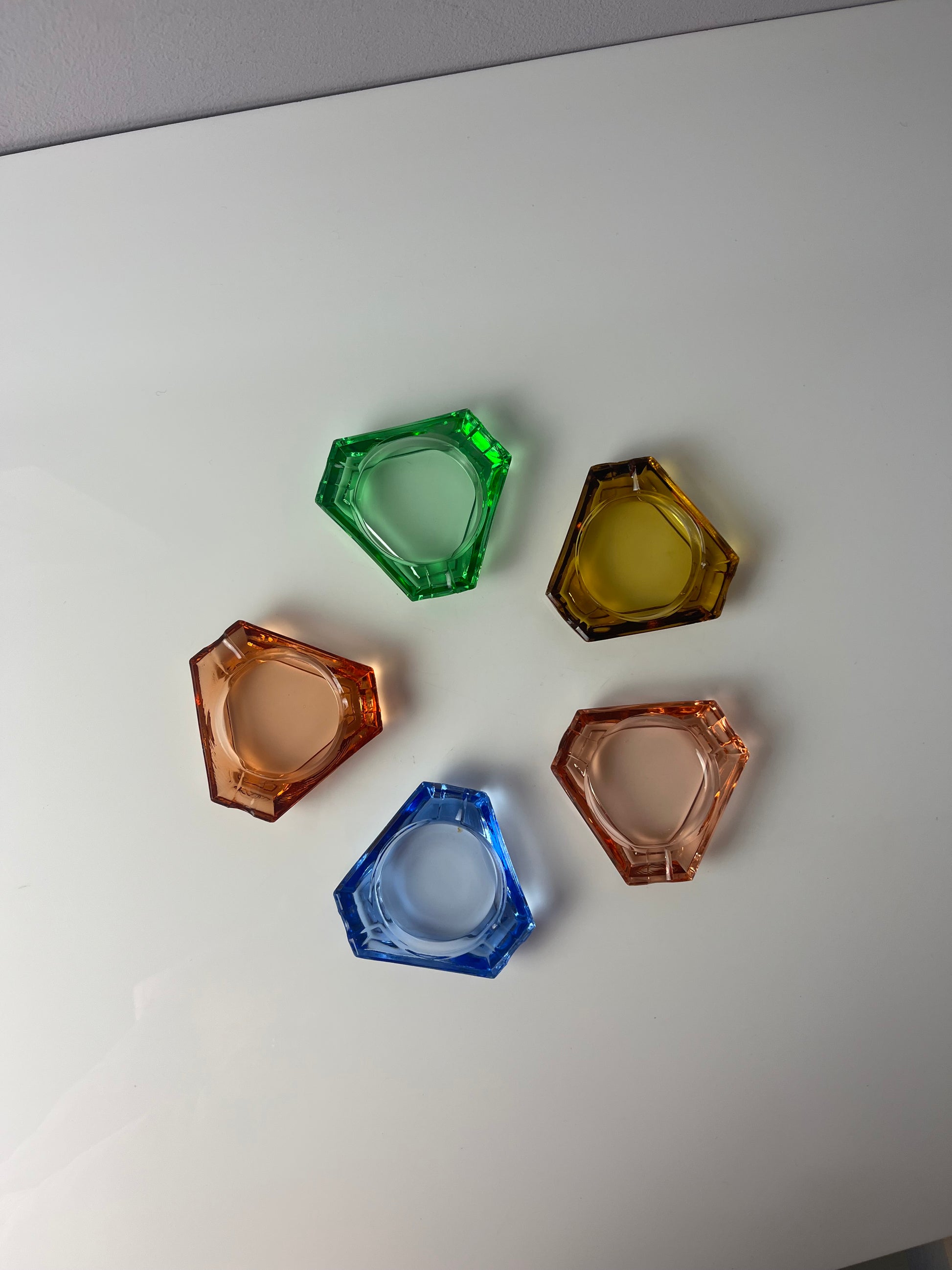 Set: 5 Aschenbecher pastell Glas