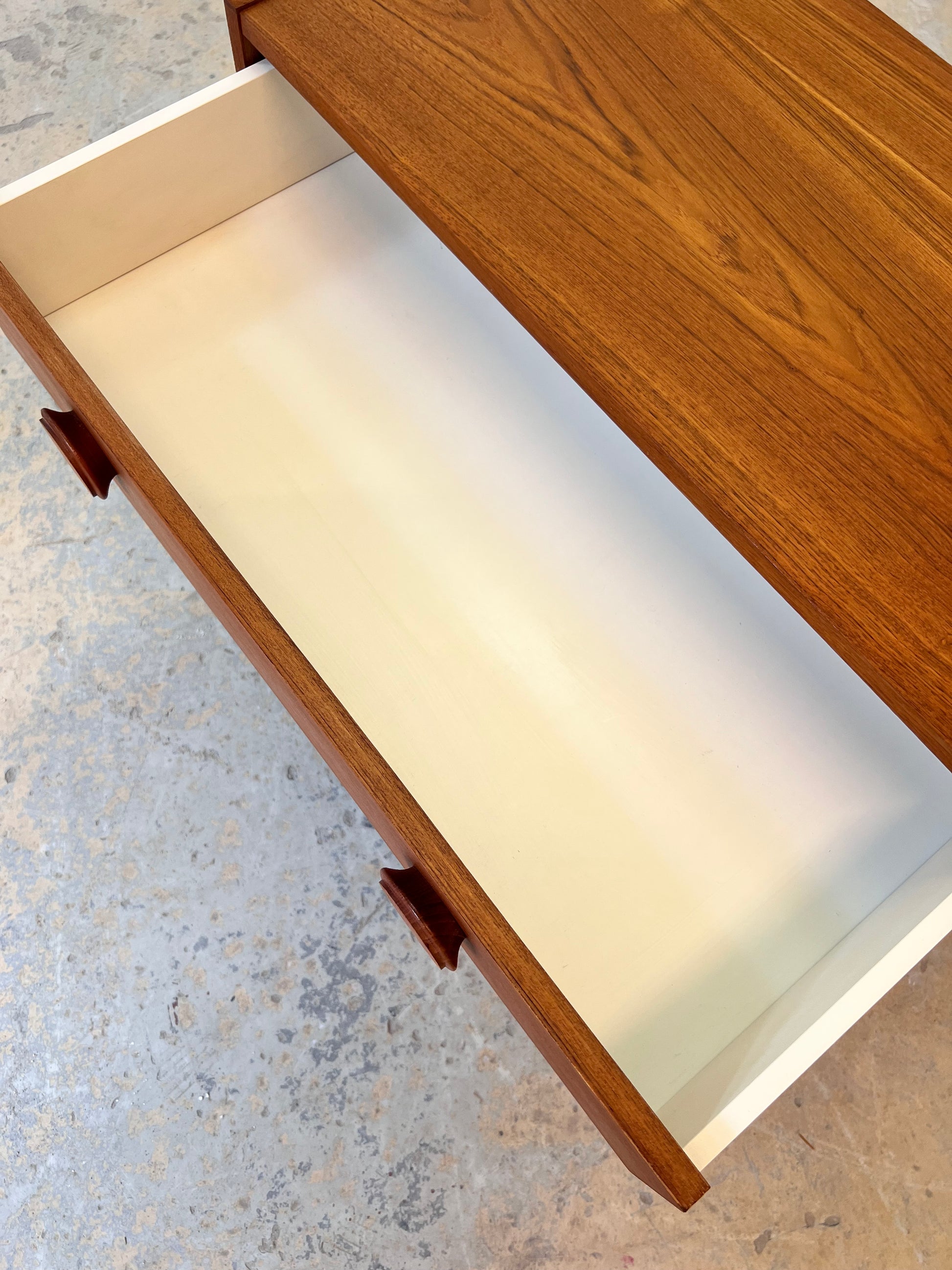 Kommode Teak mit runden Griffen aus Dänemark