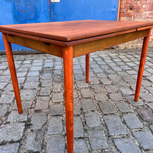 Kleiner ausziehbarer Esstisch Teak aus Dänemark