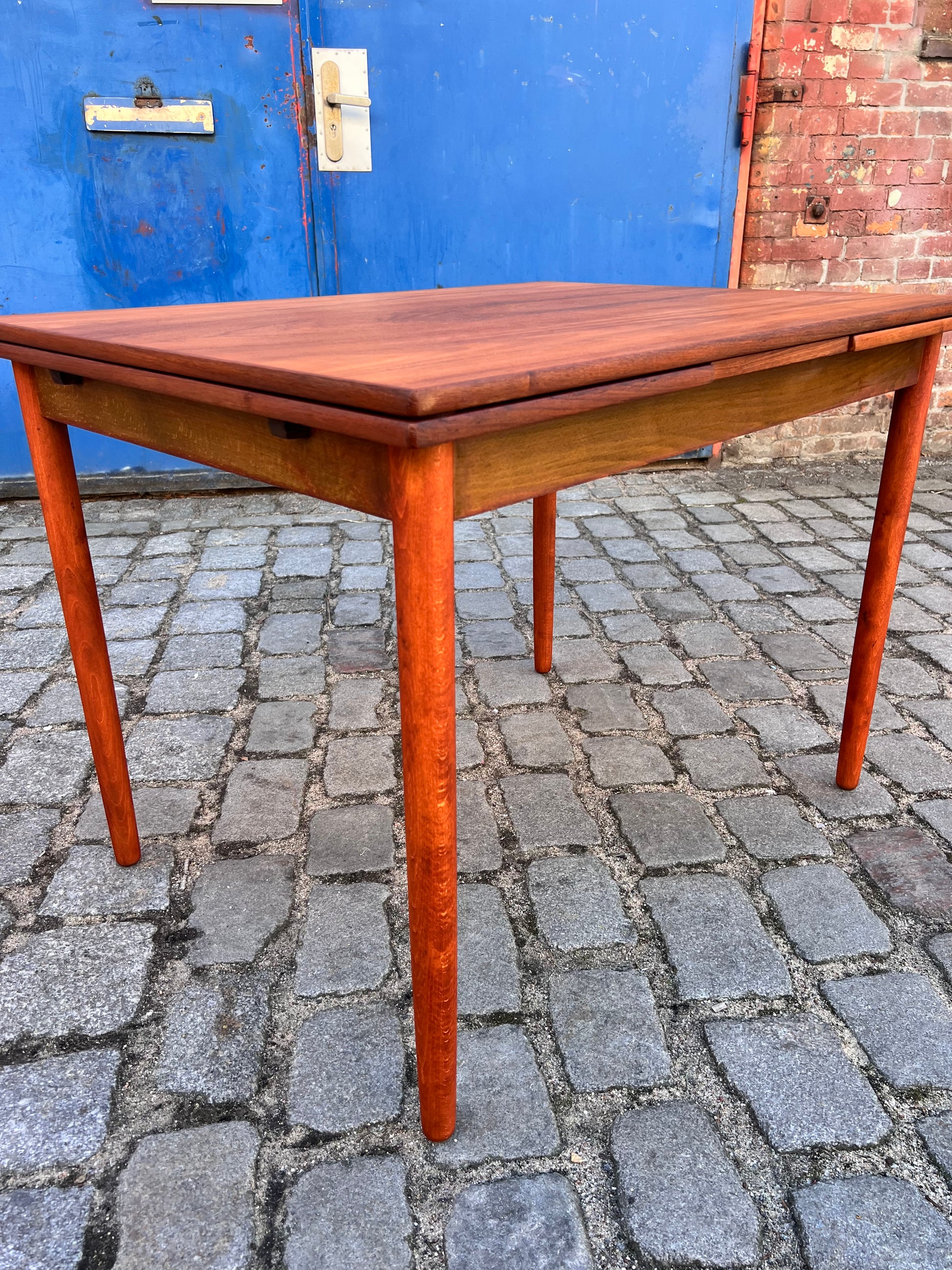 Kleiner ausziehbarer Esstisch Teak aus Dänemark