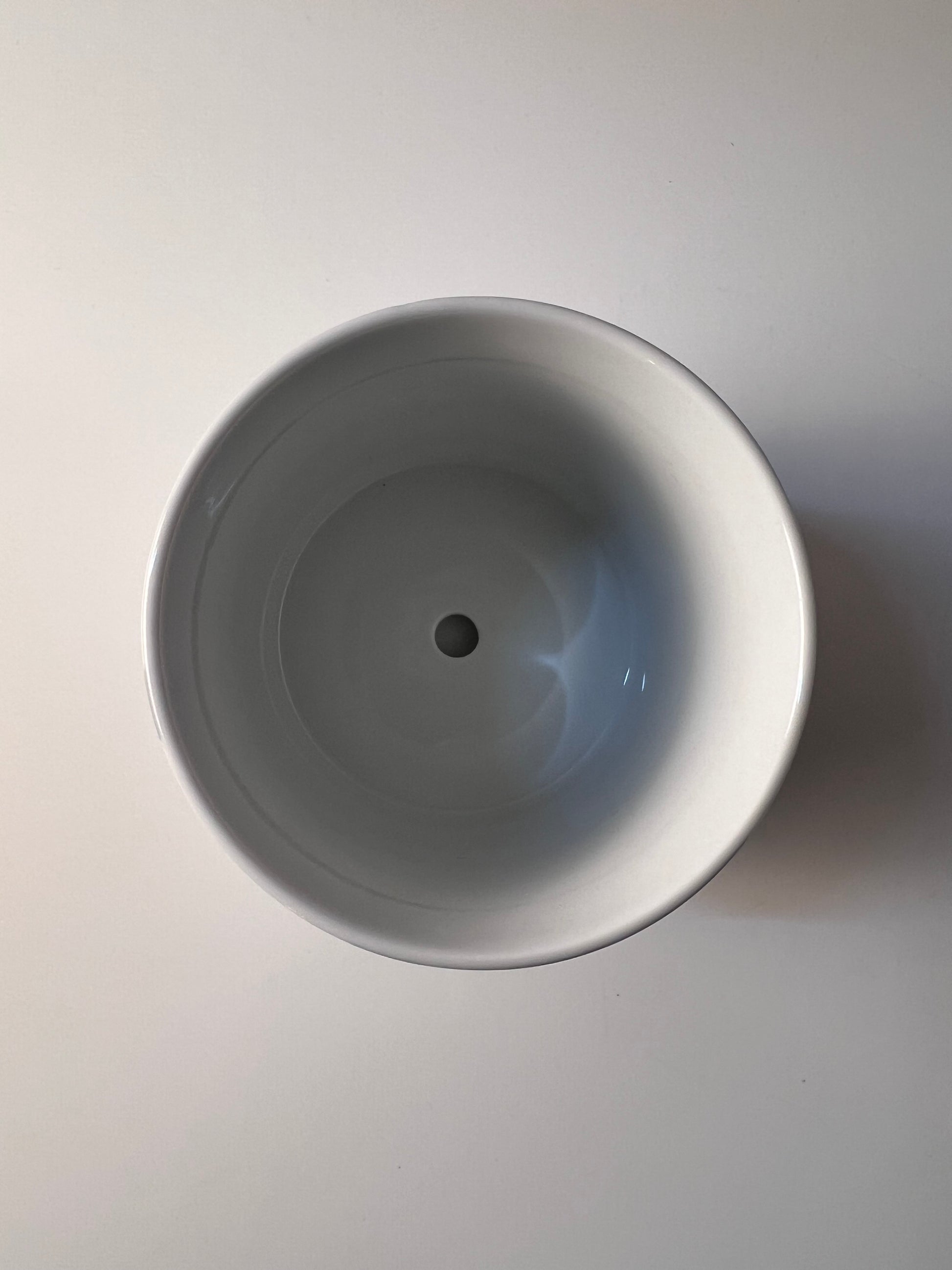 Blumentopf dunkelblau weiß mit "Geometry 1" Print von Verner Panton für Menu