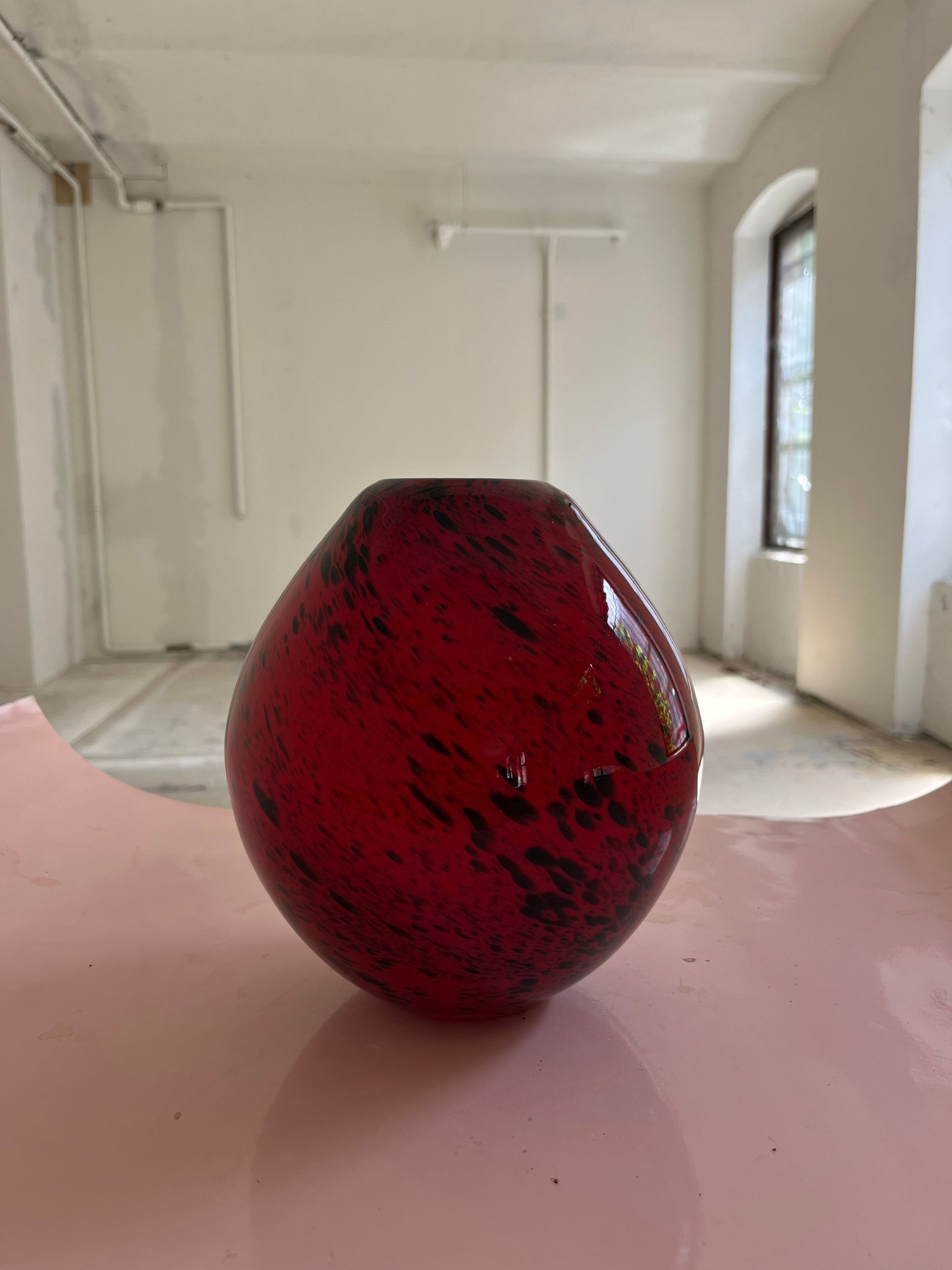 Vase rot schwarz Glas