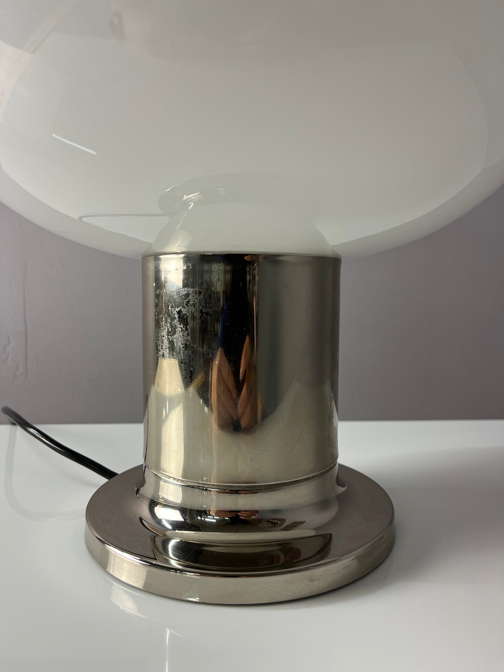 Mushroom Tischlampe Opalglas Chrom von Doria