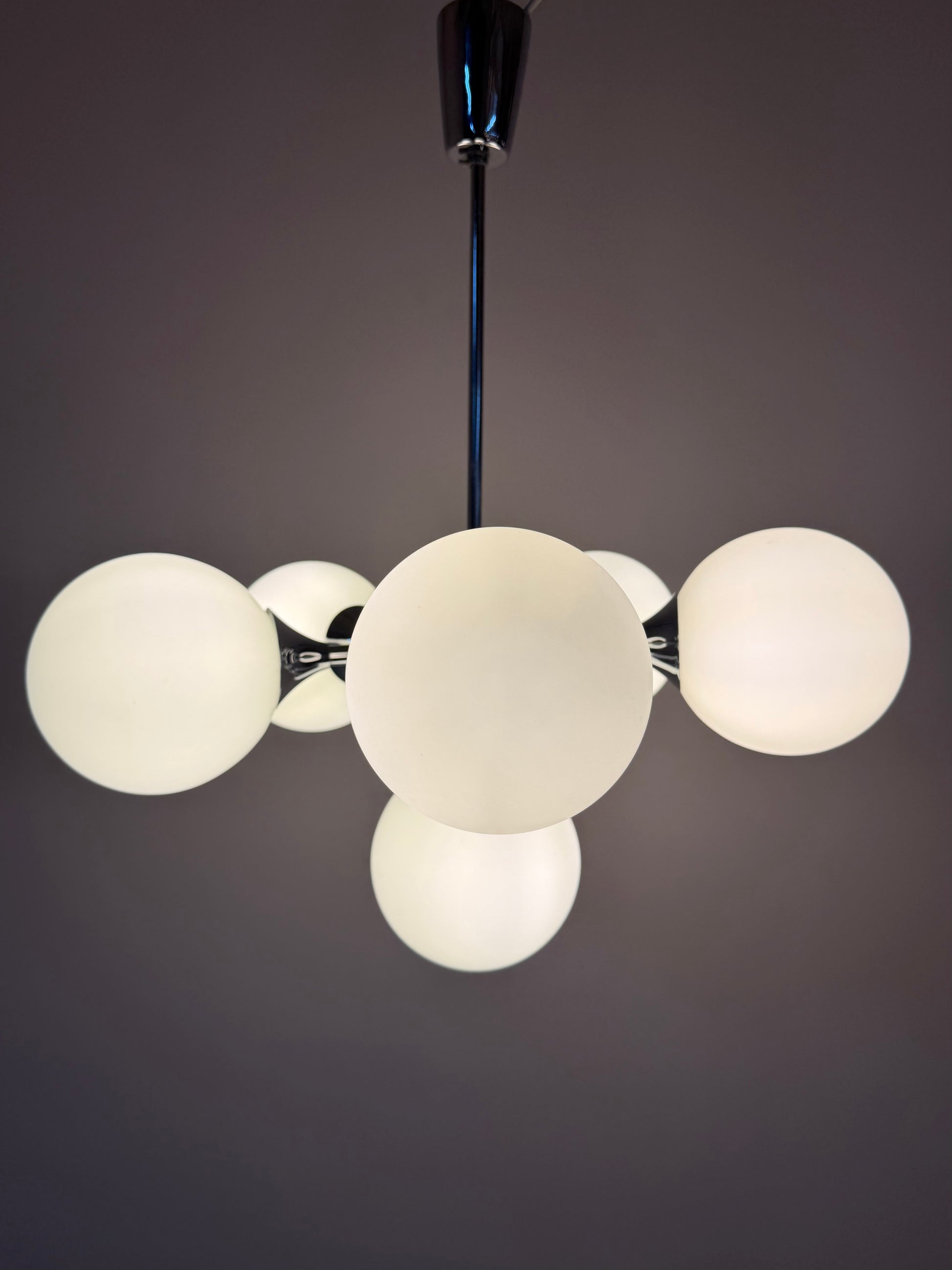 Sputnik Kronleuchter Chrom Opalglas