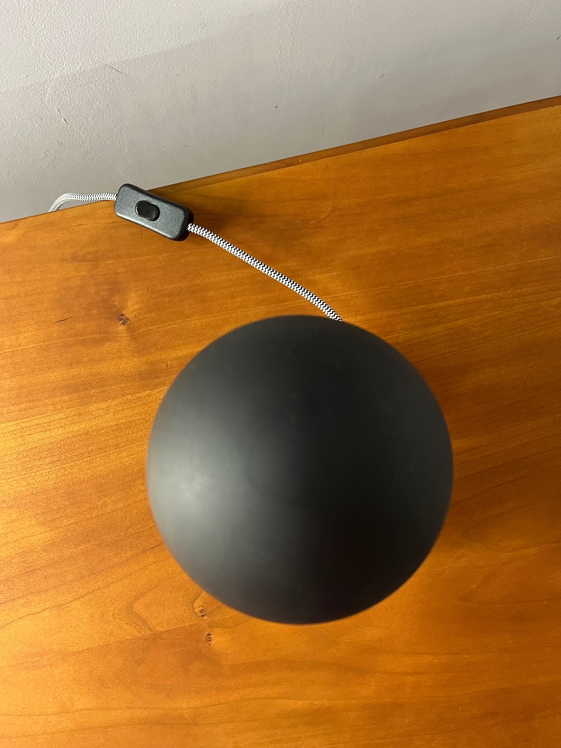 Tischlampe in Acrylkubus