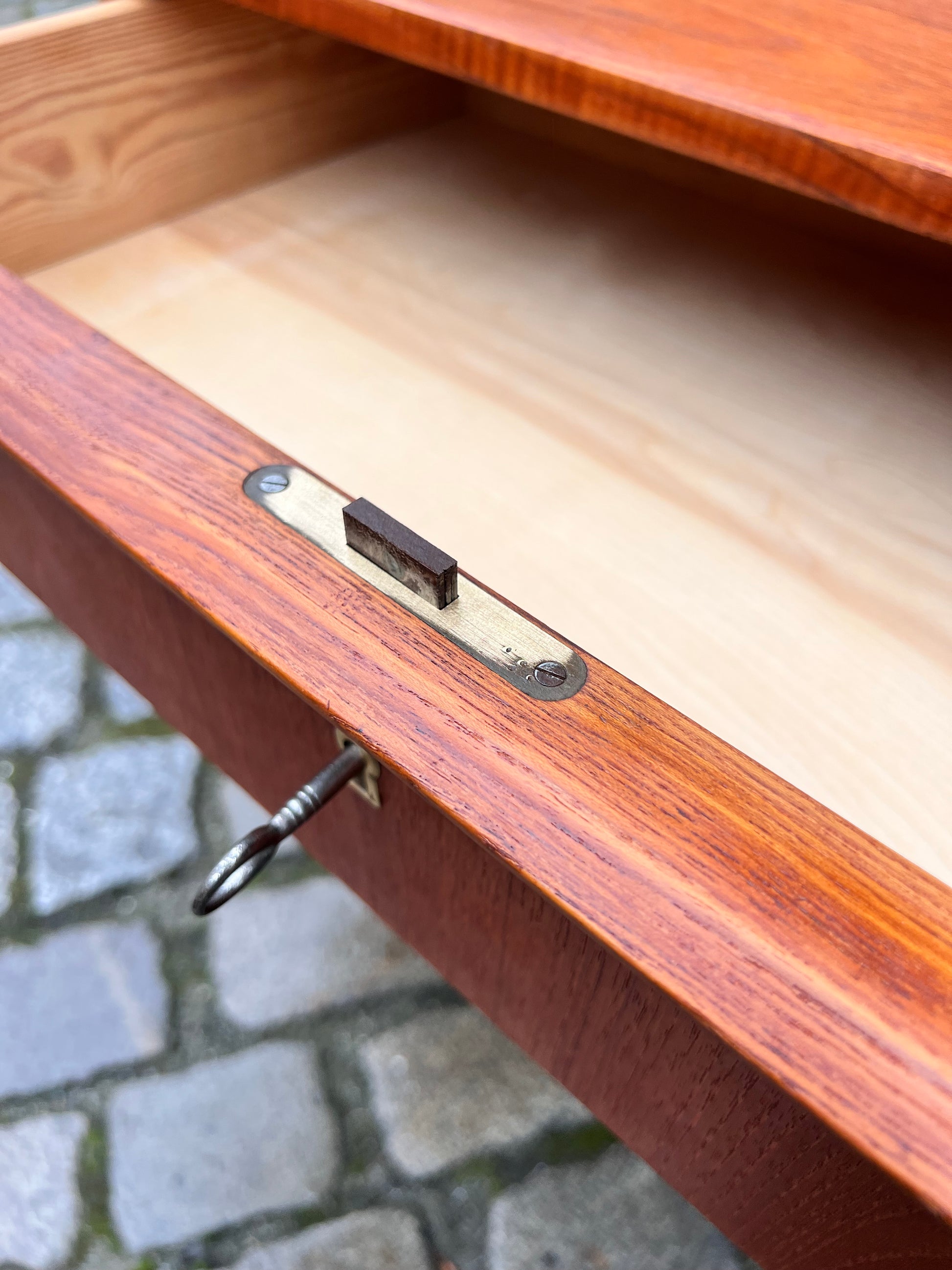 Kommode Teak mit Schloss aus Dänemark