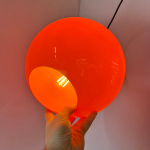 Große Kugellampe orange Kunststoff mit Chromstab