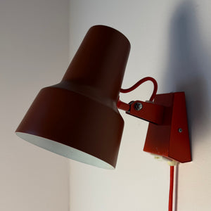 Wandlampe rot neu lackiert von Luxo