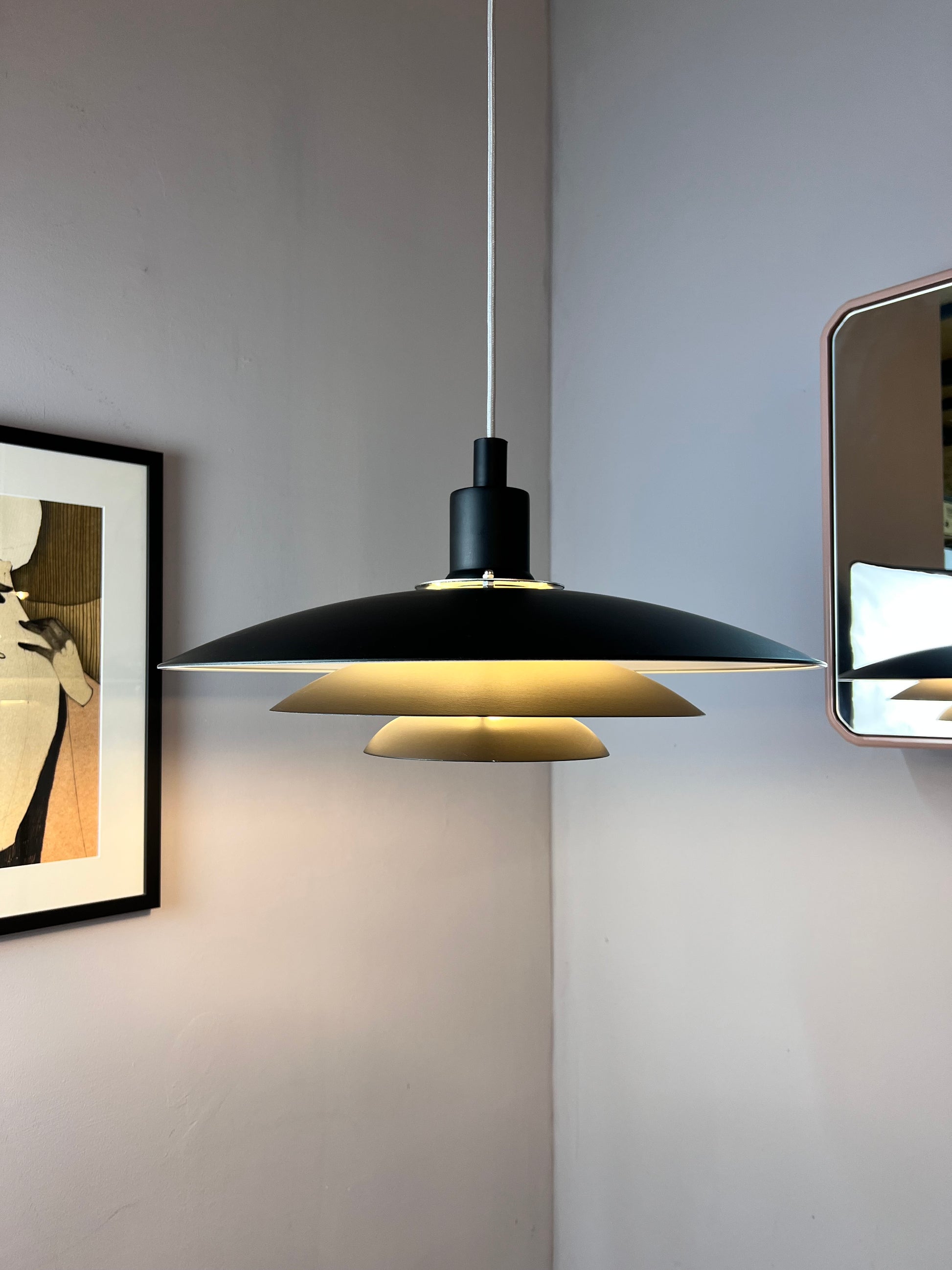Lamellenlampe schwarz weiß aus Dänemark