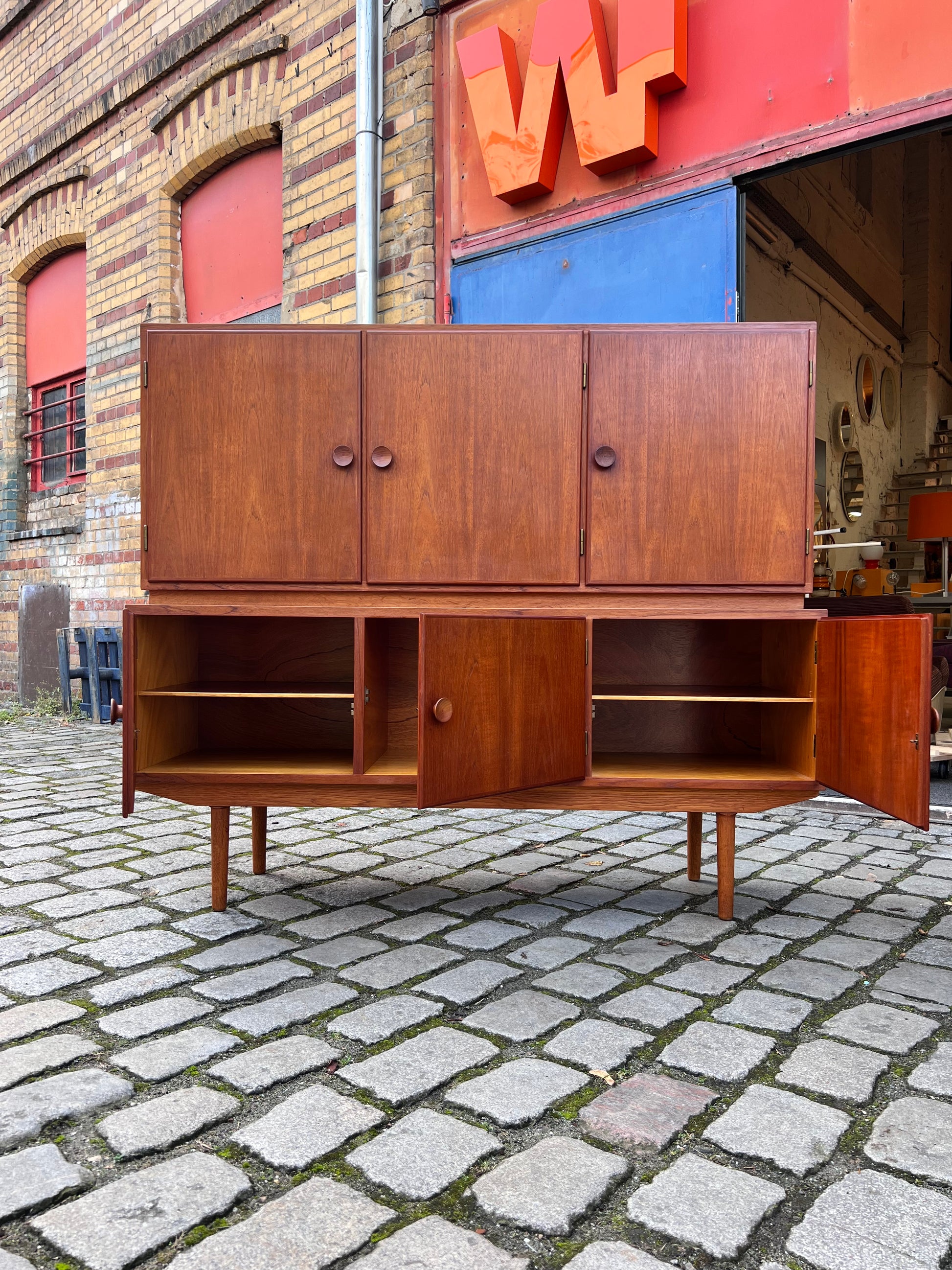 Highboard Teak mit runden Griffen