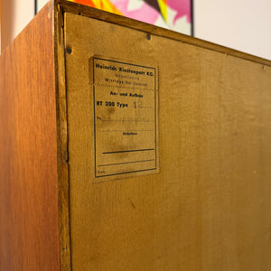 Schrank Teak mit Regalfach, Schloss & neuen Chromfüßen von Heinrich Riestenpatt