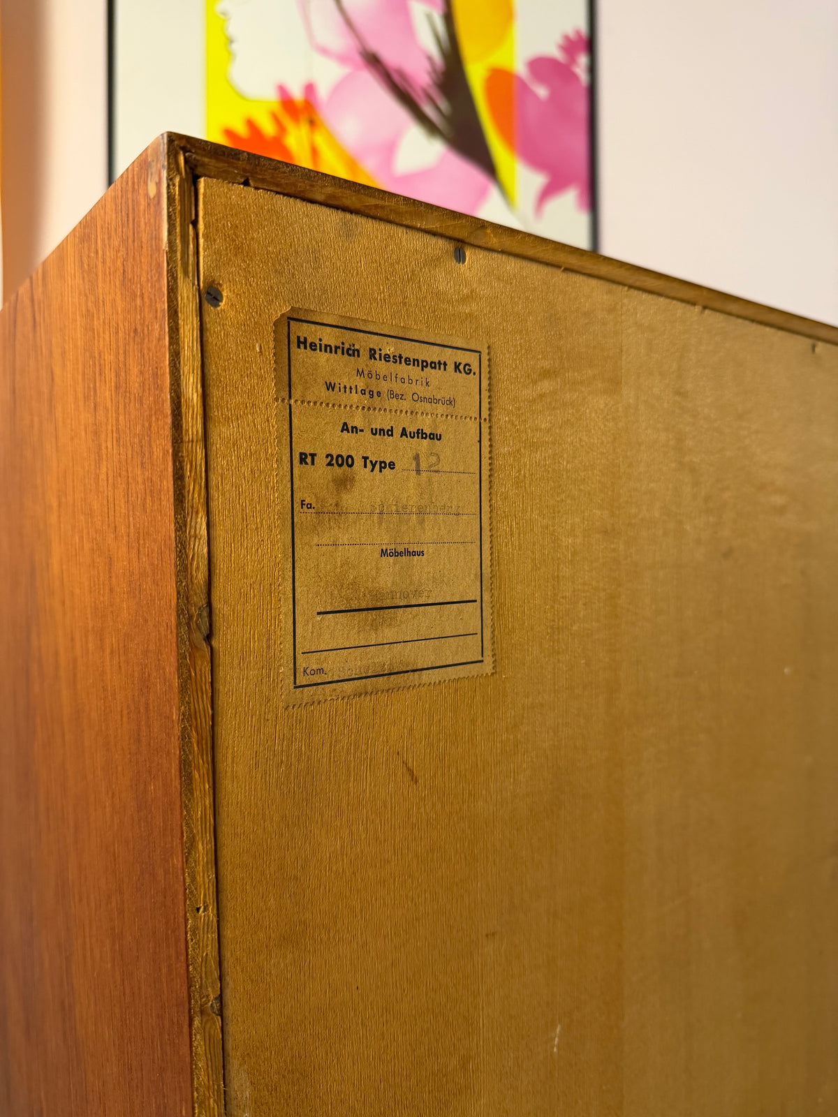 Schrank Teak mit Regalfach, Schloss & neuen Chromfüßen von Heinrich Riestenpatt