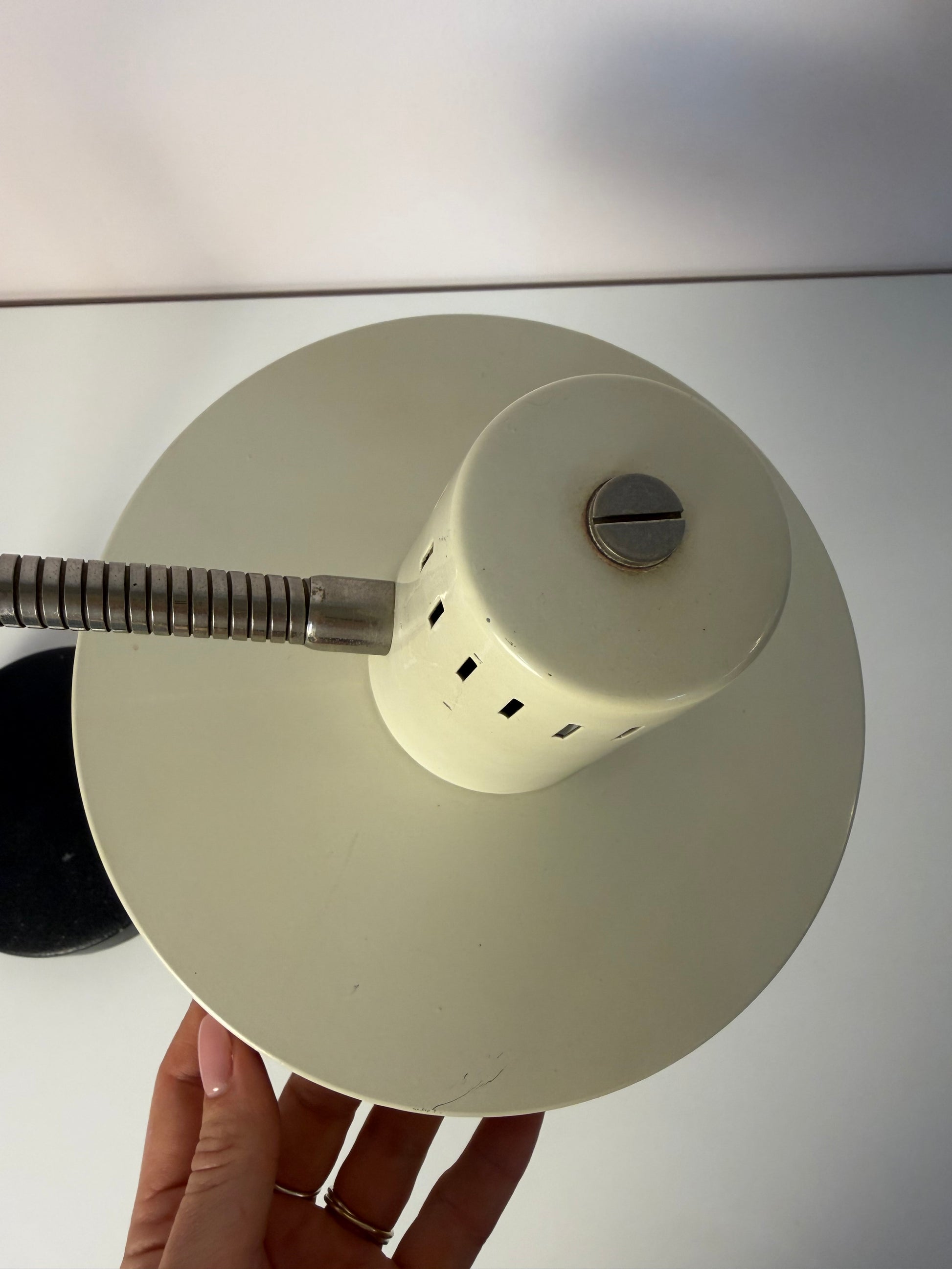 Schreibtischlampe altweiß mit beweglichem Arm