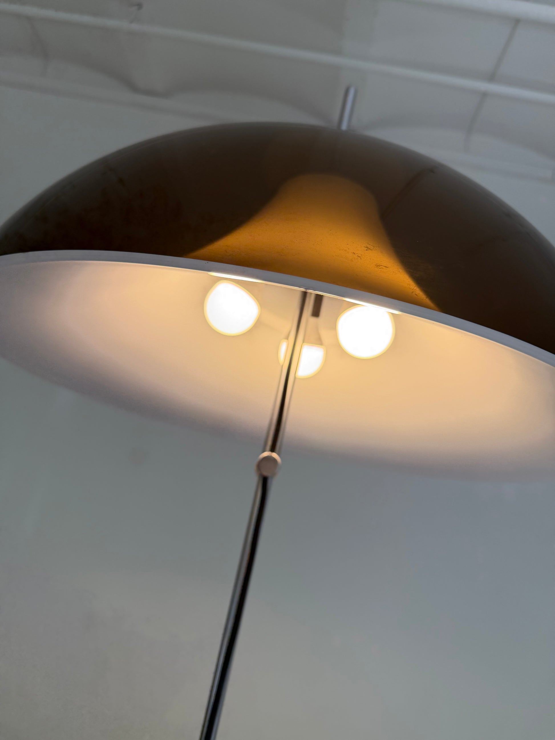 Stehlampe braun weiß Acryl Chrom von Elio Martinelli